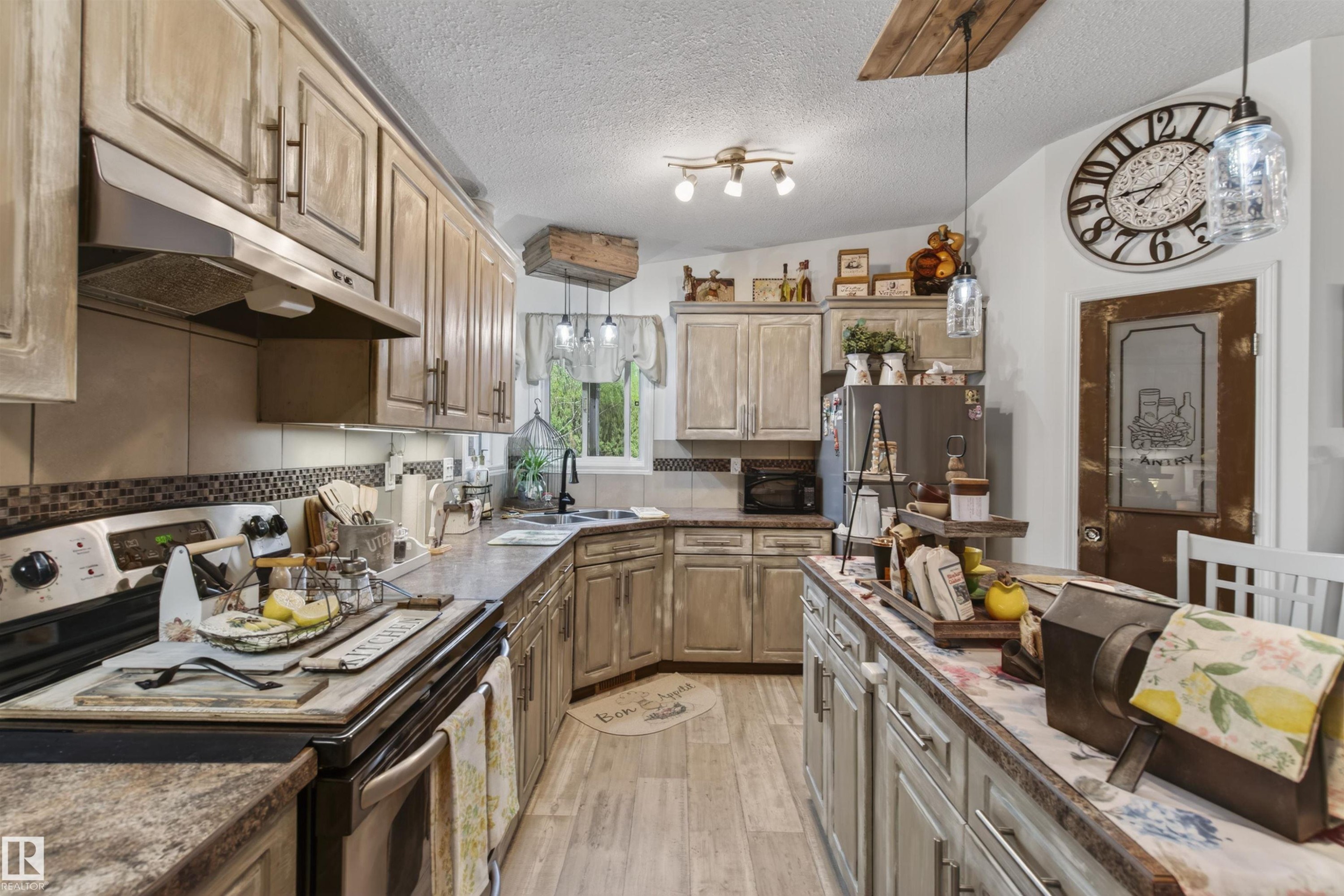 












#116 59526 Hwy 657

,
Rural Bonnyville M.D.,




AB
T9N 2G3


