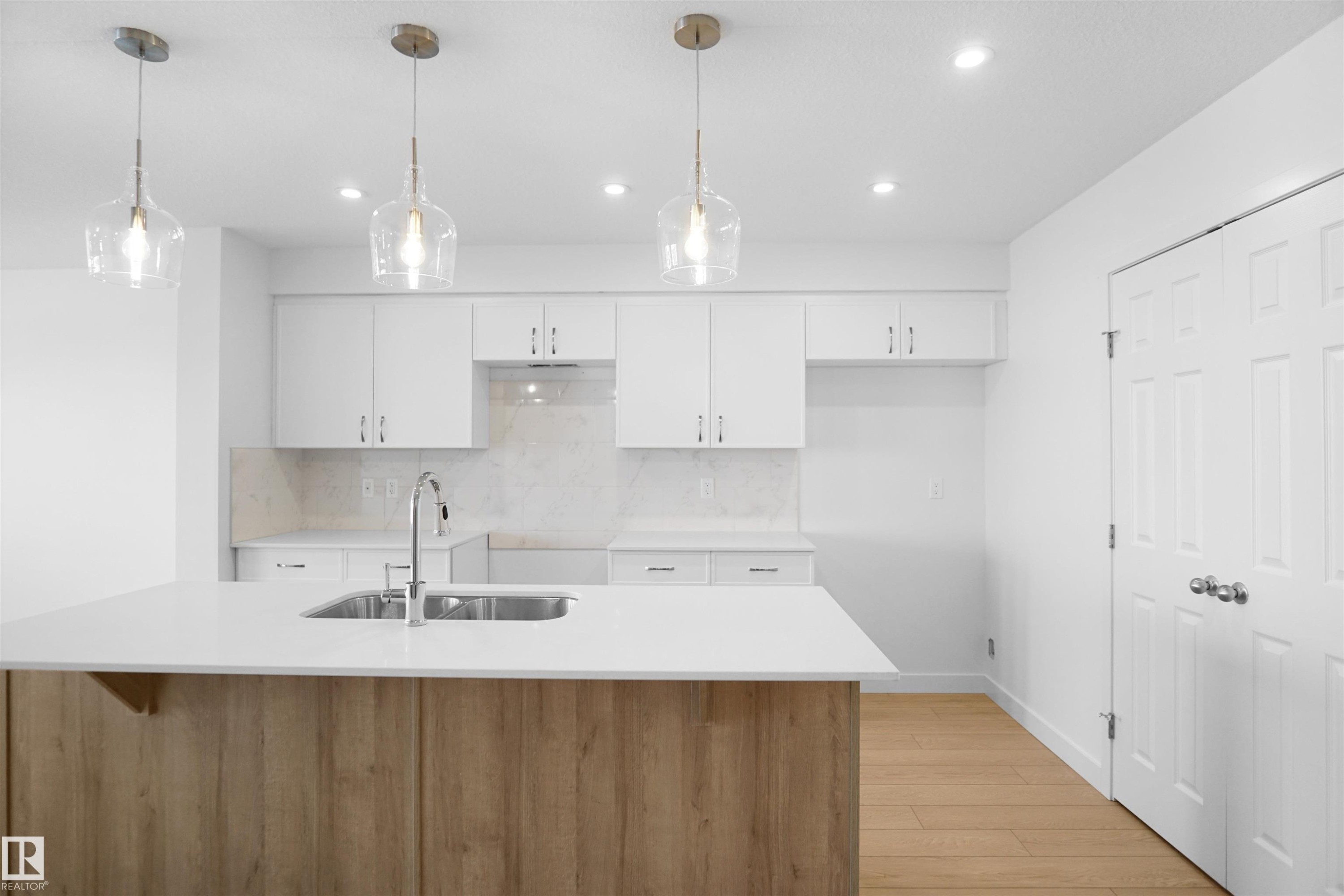 












1537 208 Street

,
Edmonton,




AB
T6W 5T6

