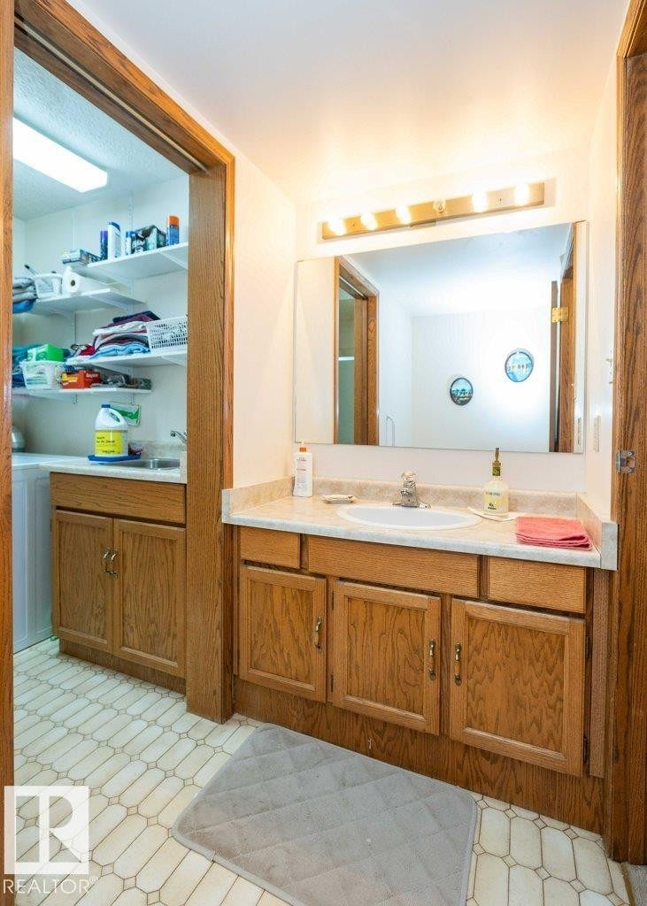 












11003 104 Street

,
Westlock,




AB
T7P 1G5

