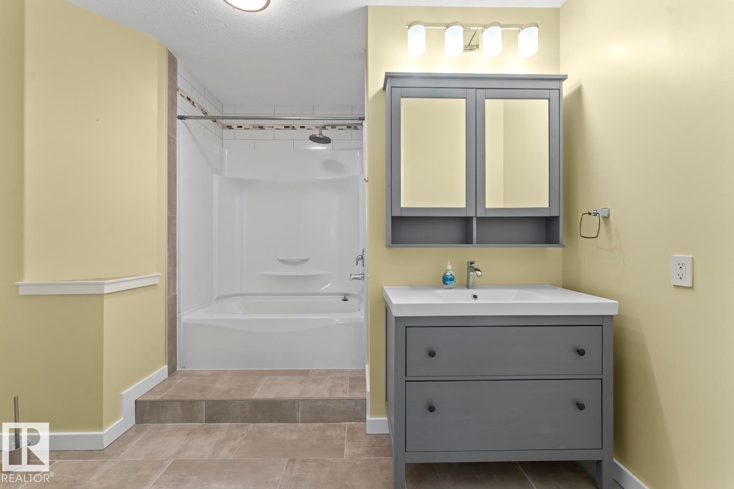 












4706 63 Avenue

,
Cold Lake,




AB
T9M 2E5

