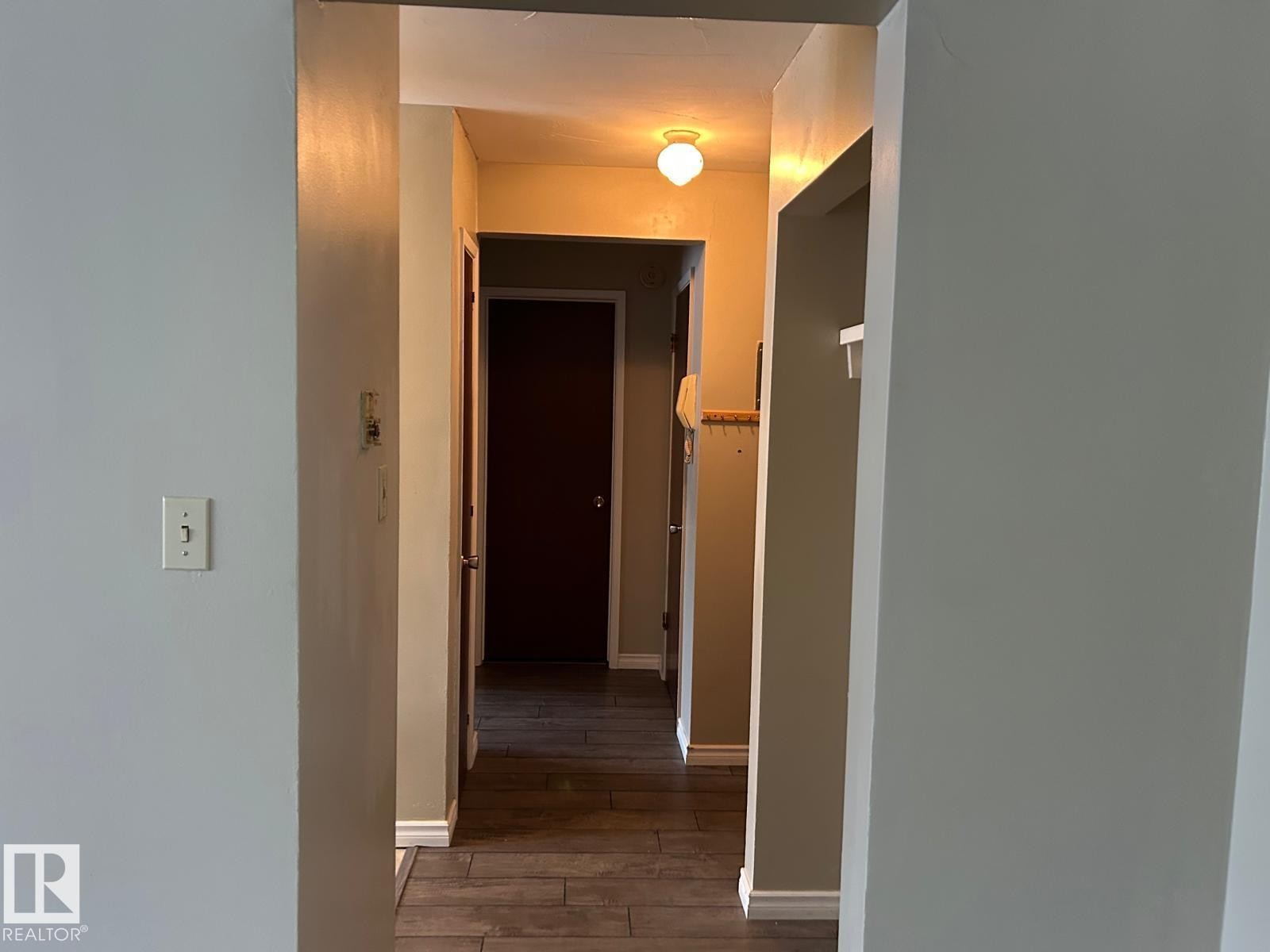 












4 10164 150 Street

,
Edmonton,




AB
T5P 1P1

