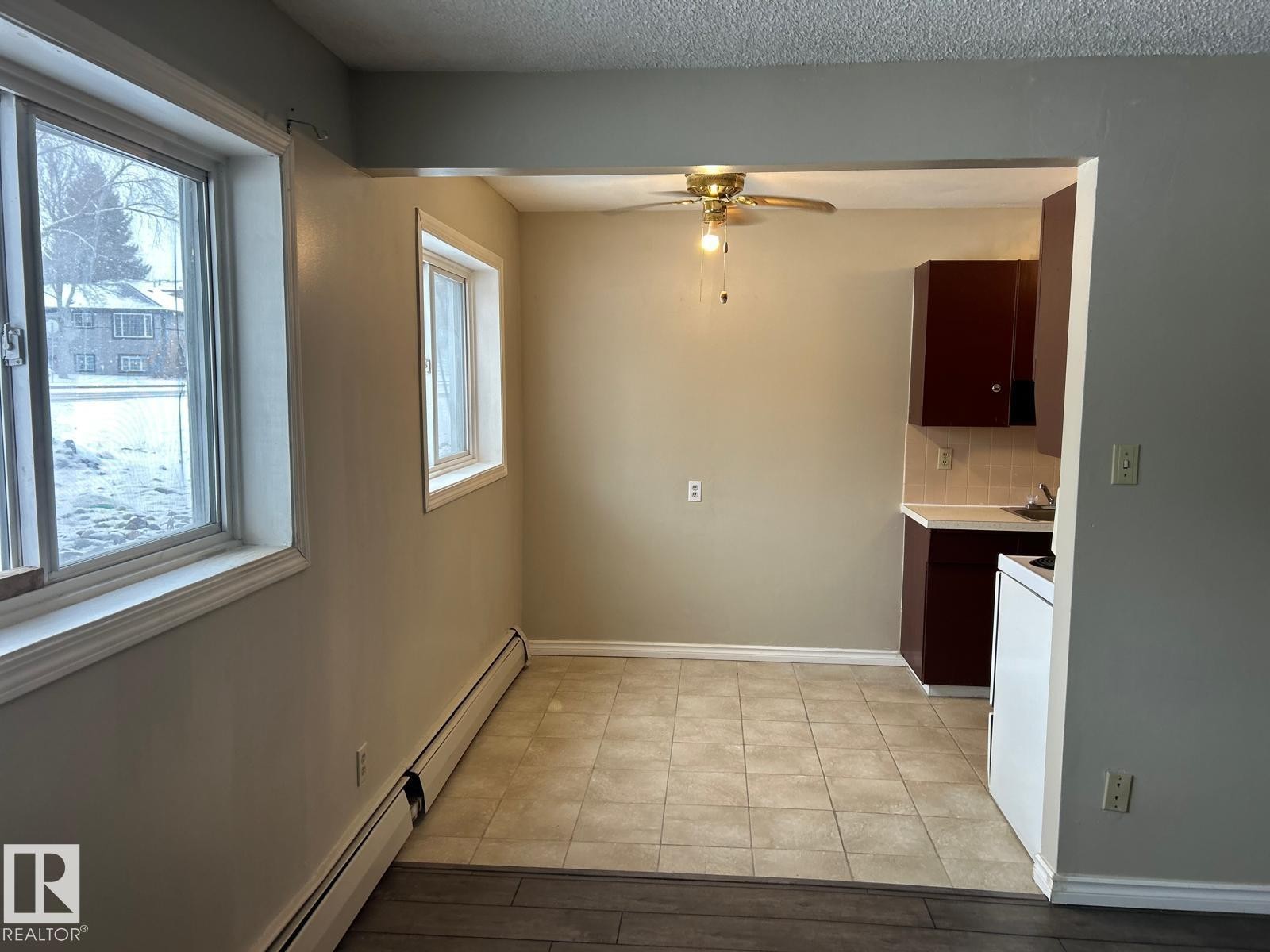 












4 10164 150 Street

,
Edmonton,




AB
T5P 1P1


