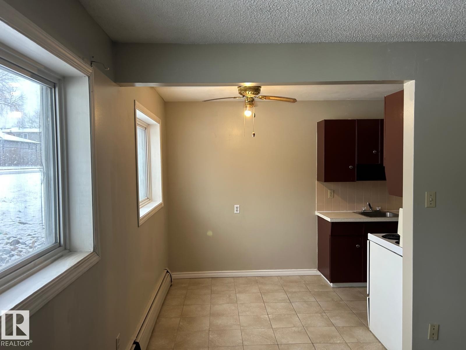 












4 10164 150 Street

,
Edmonton,




AB
T5P 1P1

