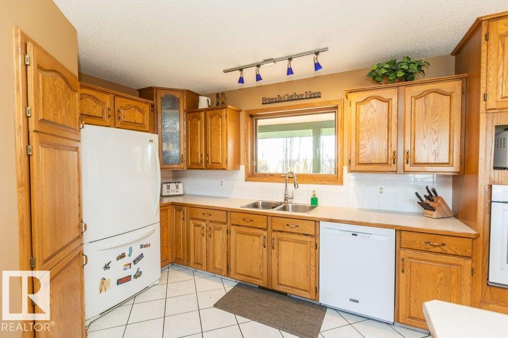 












8 Sunrise DR Summer Village of Larkspur

,
Rural Westlock County,




AB
T0G 0S0

