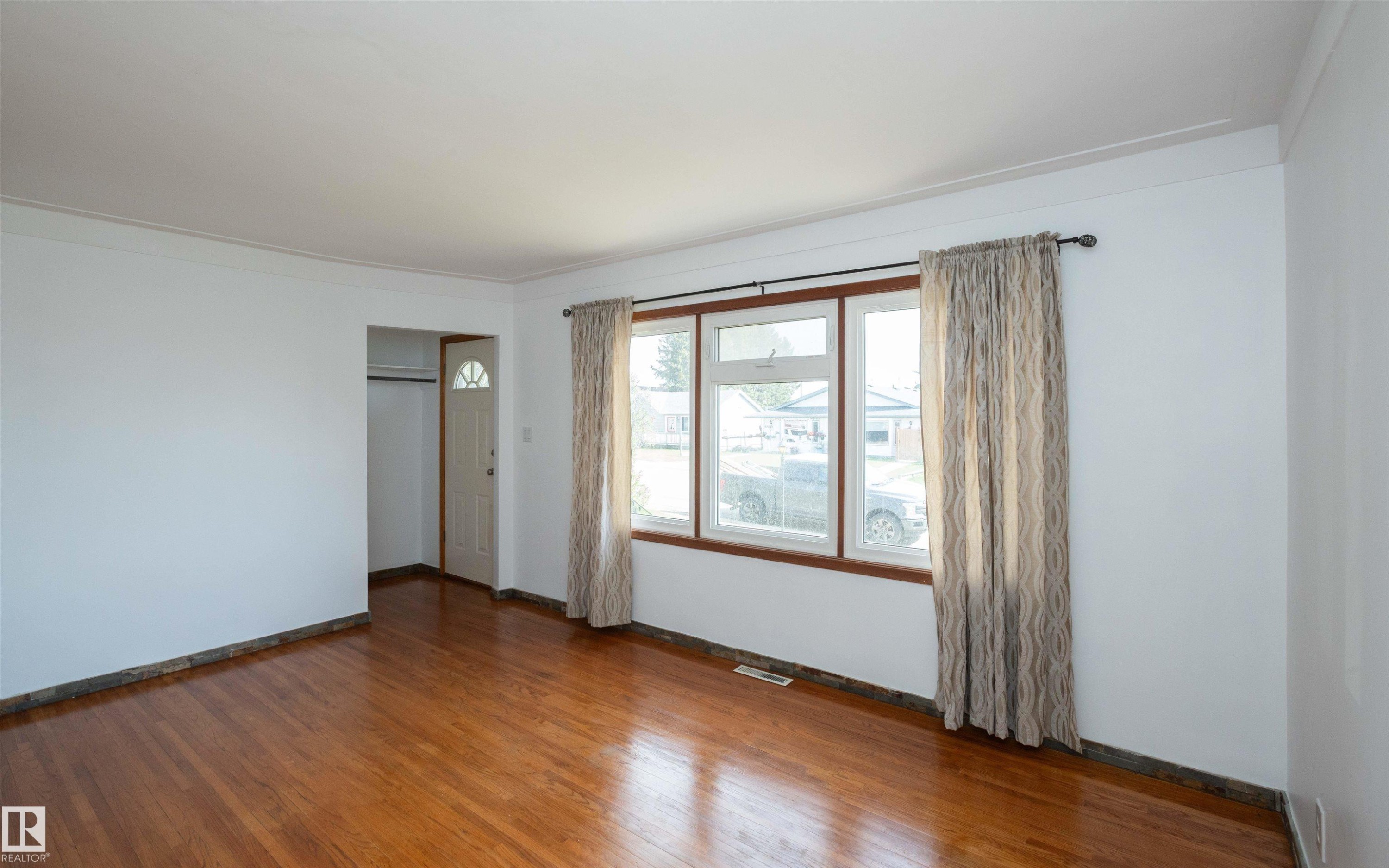 












4414 54 Avenue

,
Barrhead,




AB
T7N 1J9


