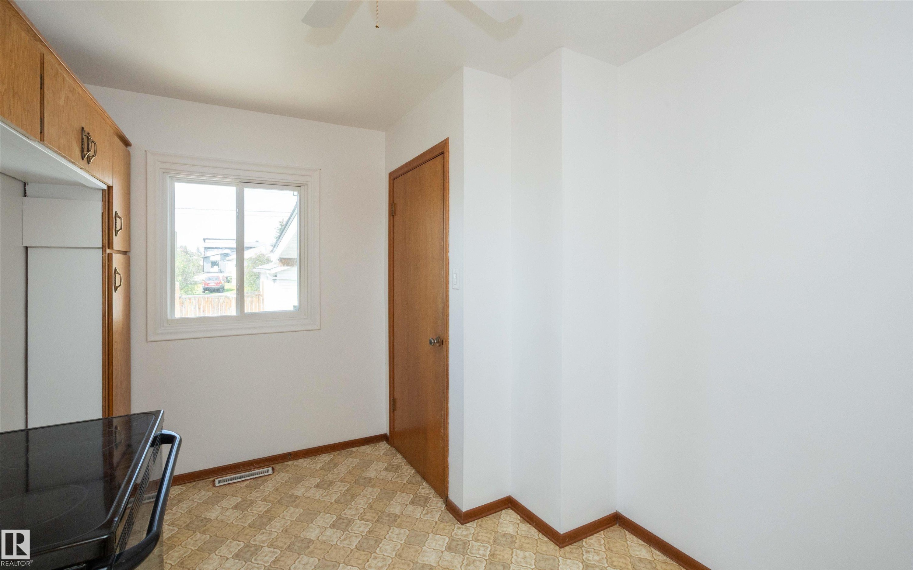 












4414 54 Avenue

,
Barrhead,




AB
T7N 1J9

