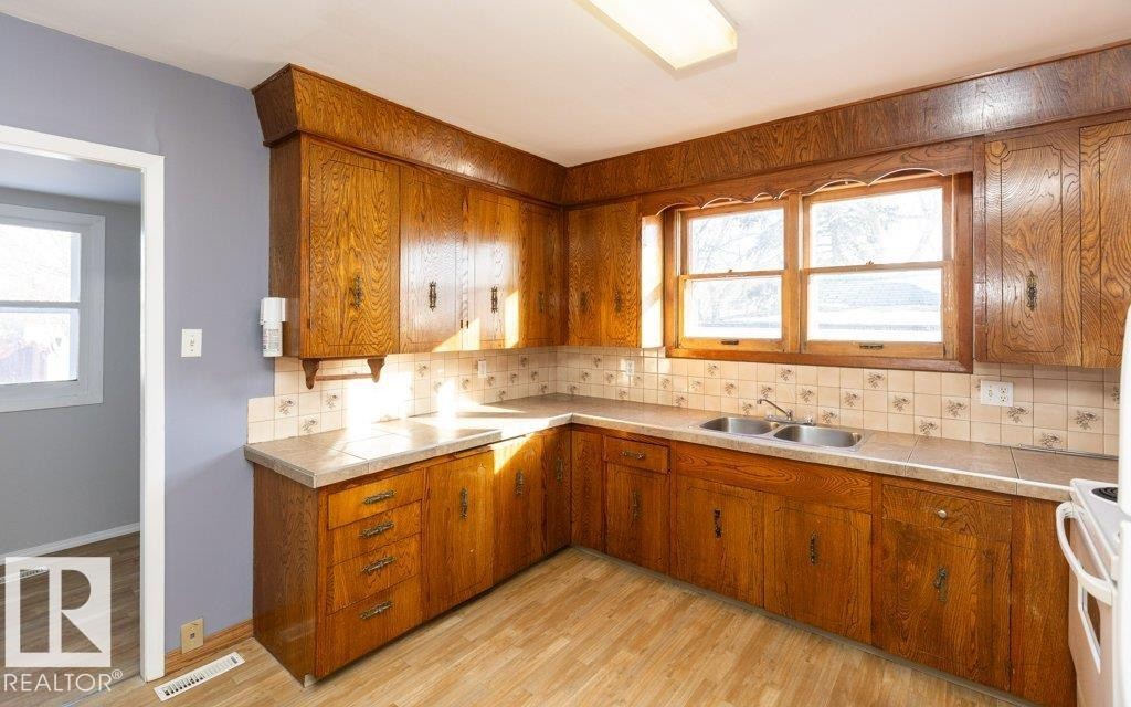 












9836 100 Street 

,
Westlock,




AB
T7P 2R2

