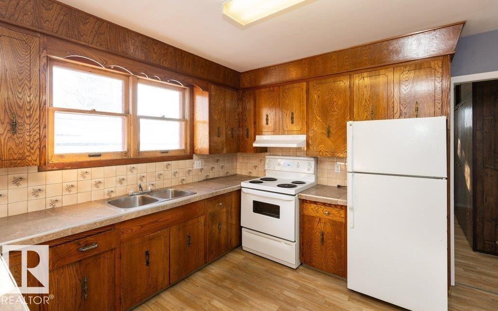 












9836 100 Street 

,
Westlock,




AB
T7P 2R2

