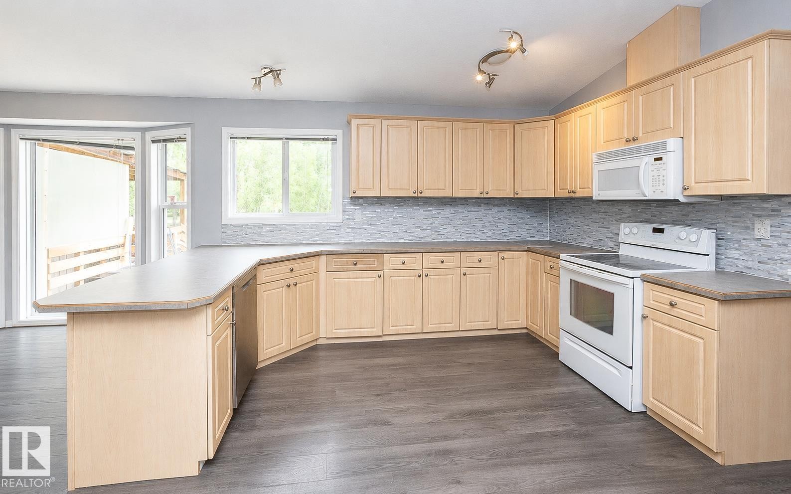 












209 5128 Highway 18 

,
Rural Barrhead County,




AB
T7N 1N3

