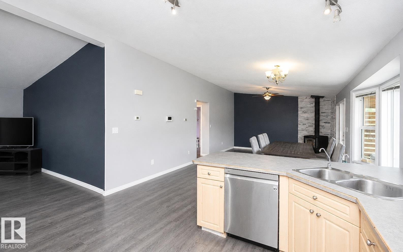 












209 5128 Highway 18 

,
Rural Barrhead County,




AB
T7N 1N3

