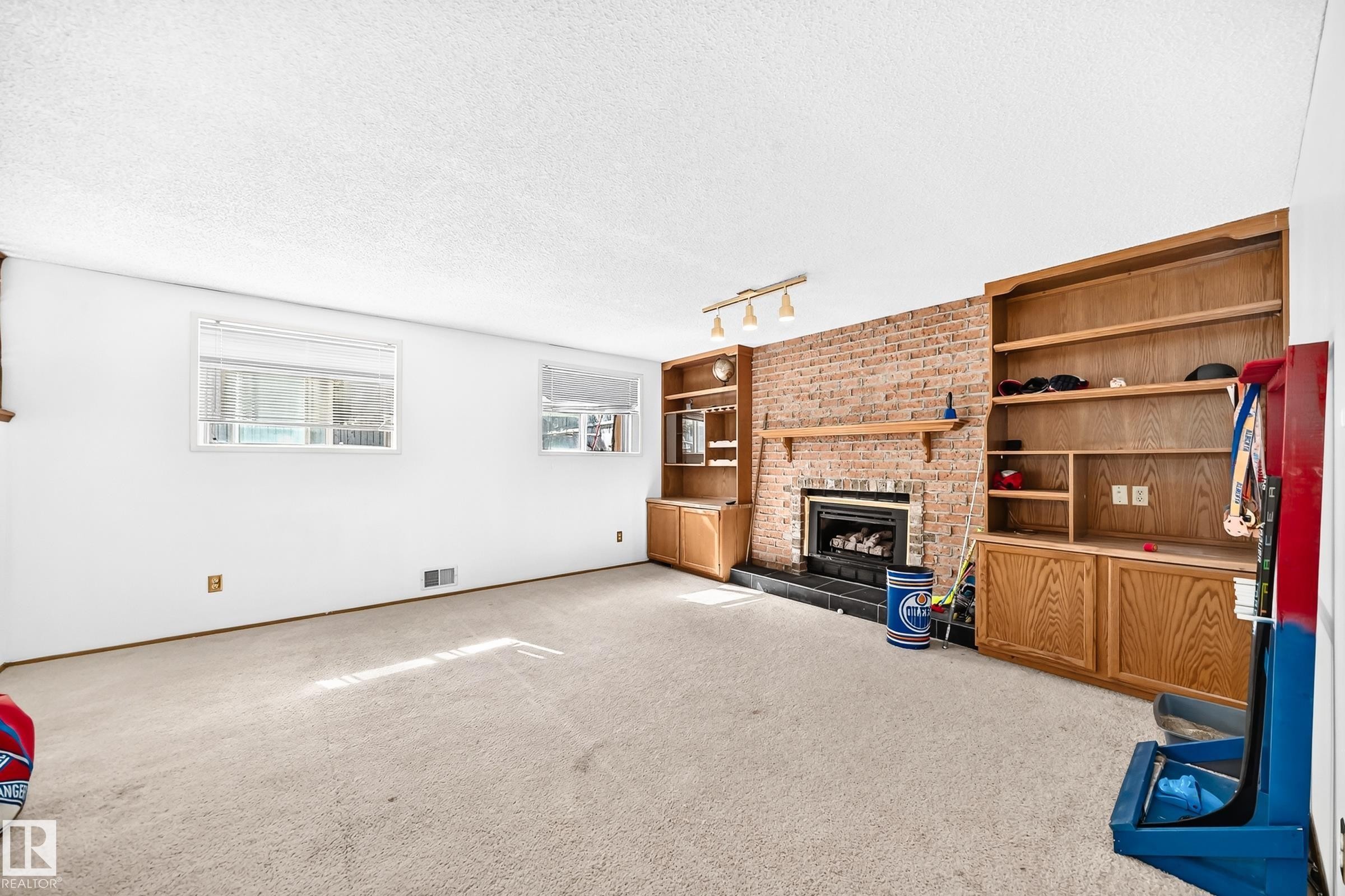 












8011 188 Street NW

,
Edmonton,




AB
T5T 5B1

