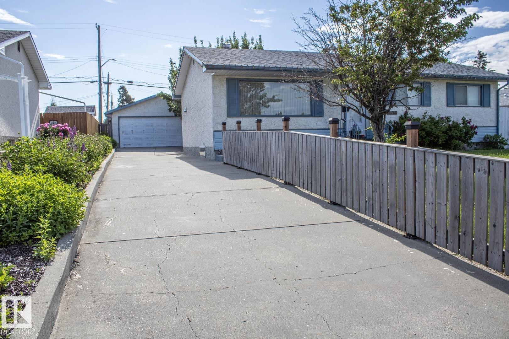 












14107 58 Street NW

,
Edmonton,




AB
T5A 1N3

