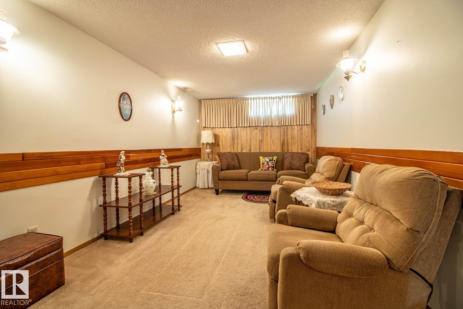 












14107 58 Street NW

,
Edmonton,




AB
T5A 1N3

