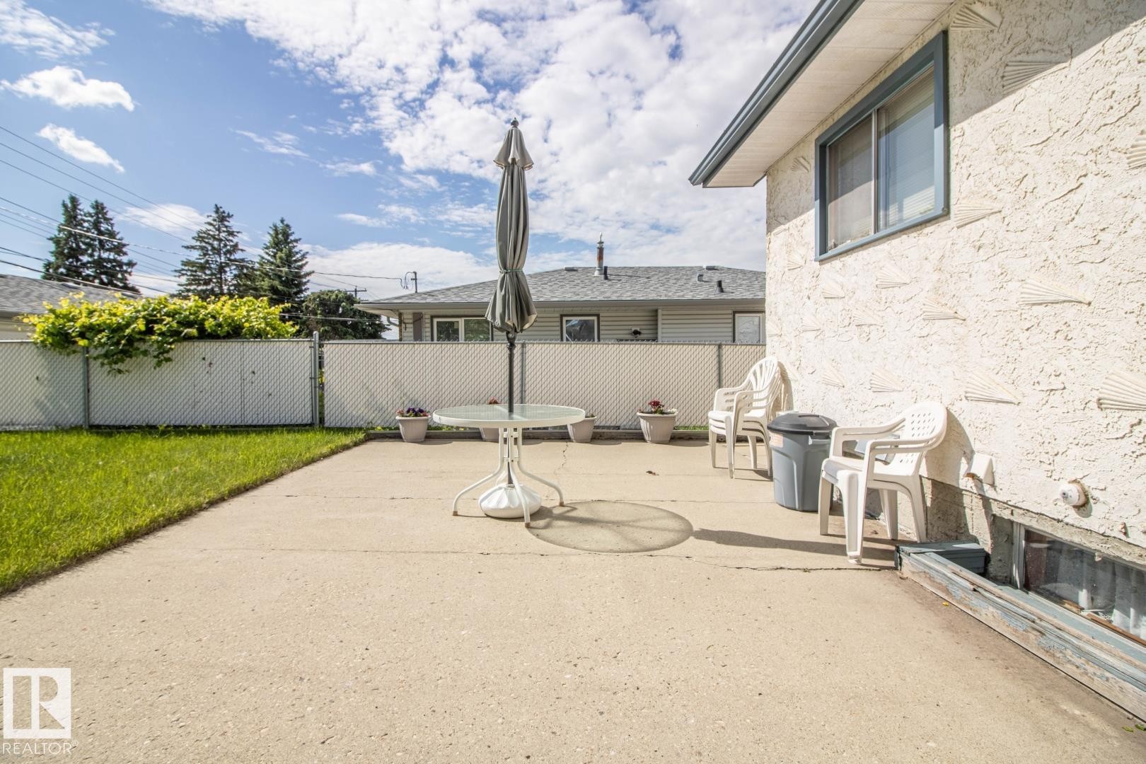 












14107 58 Street NW

,
Edmonton,




AB
T5A 1N3

