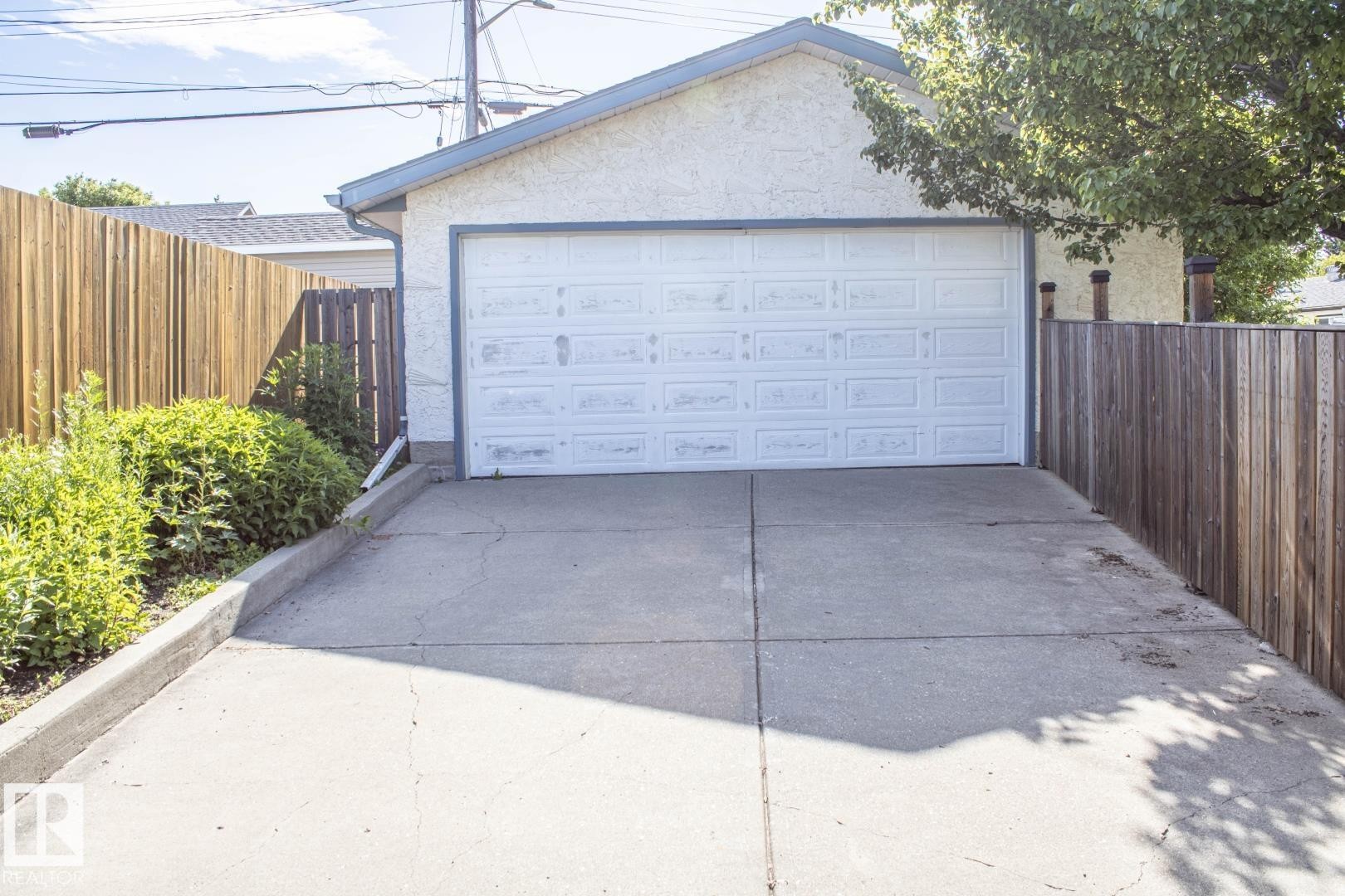 












14107 58 Street NW

,
Edmonton,




AB
T5A 1N3


