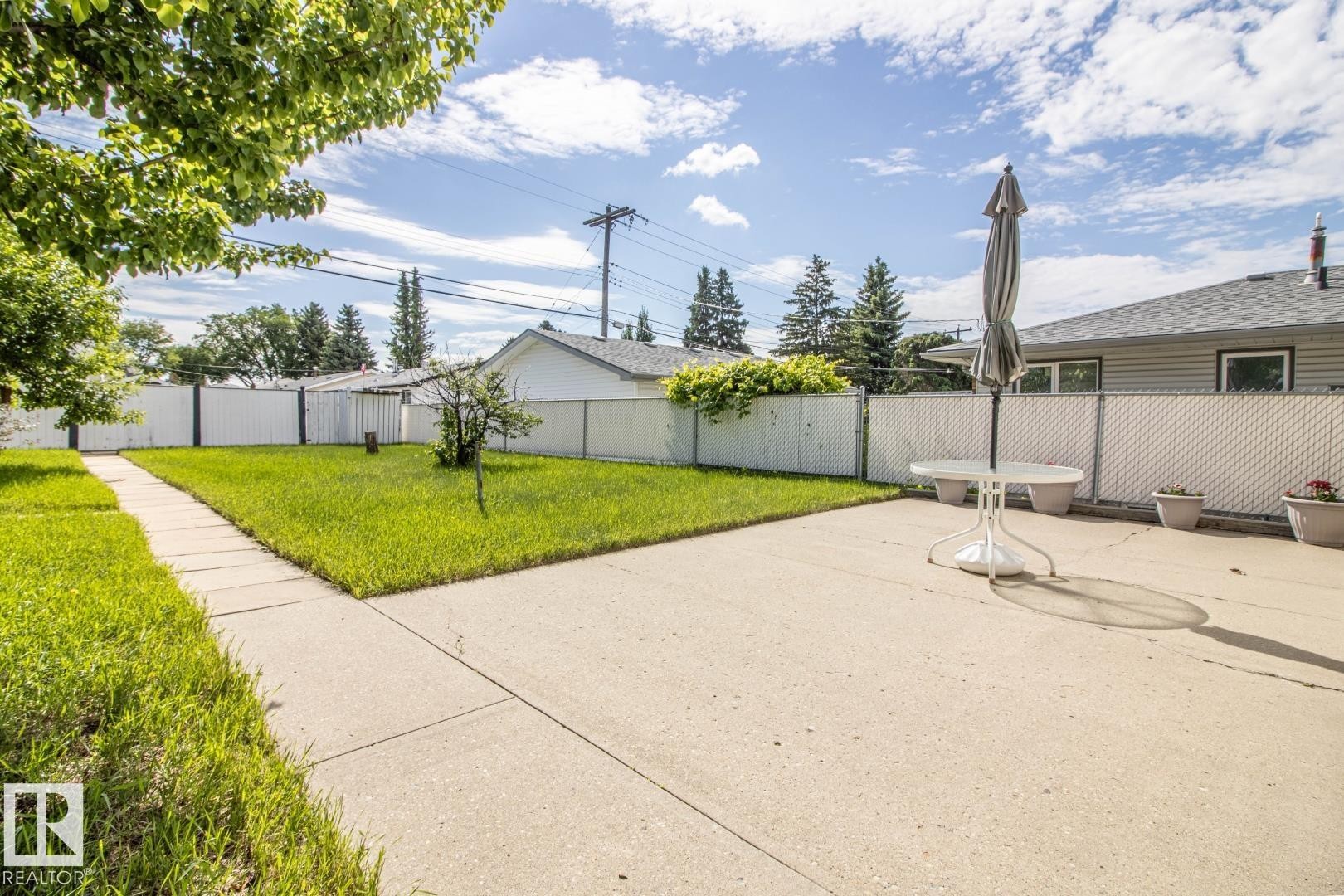 












14107 58 Street NW

,
Edmonton,




AB
T5A 1N3

