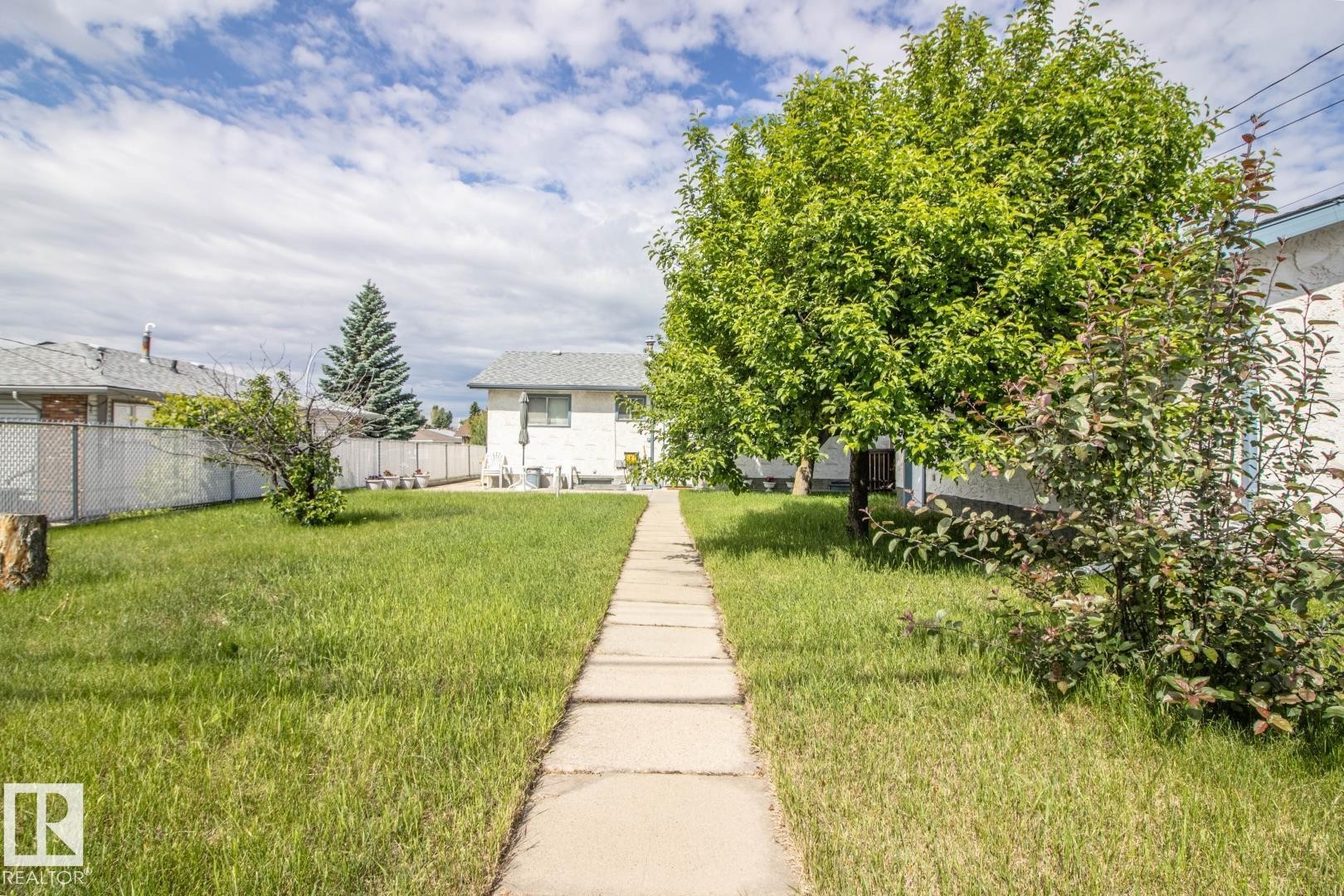 












14107 58 Street NW

,
Edmonton,




AB
T5A 1N3

