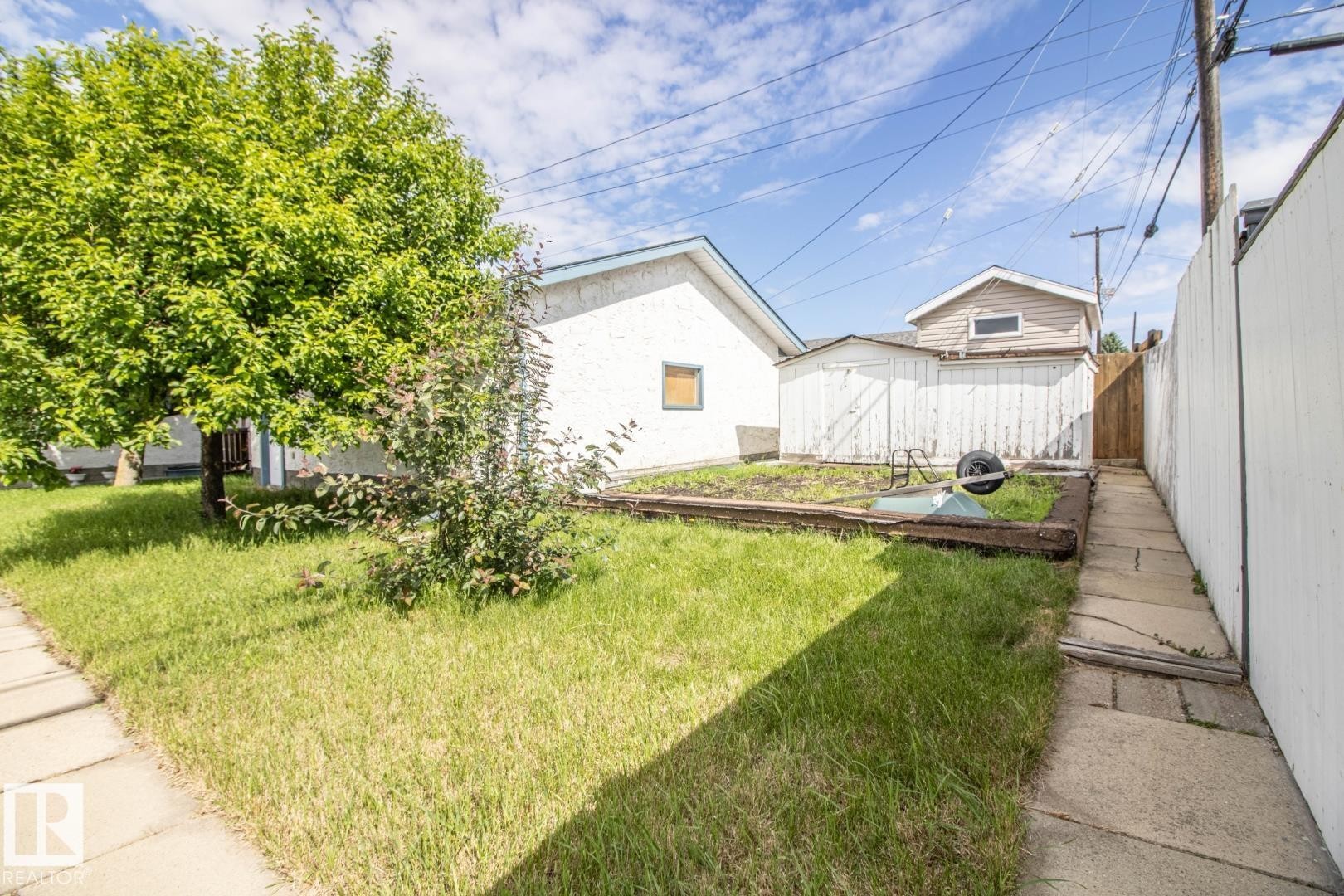 












14107 58 Street NW

,
Edmonton,




AB
T5A 1N3


