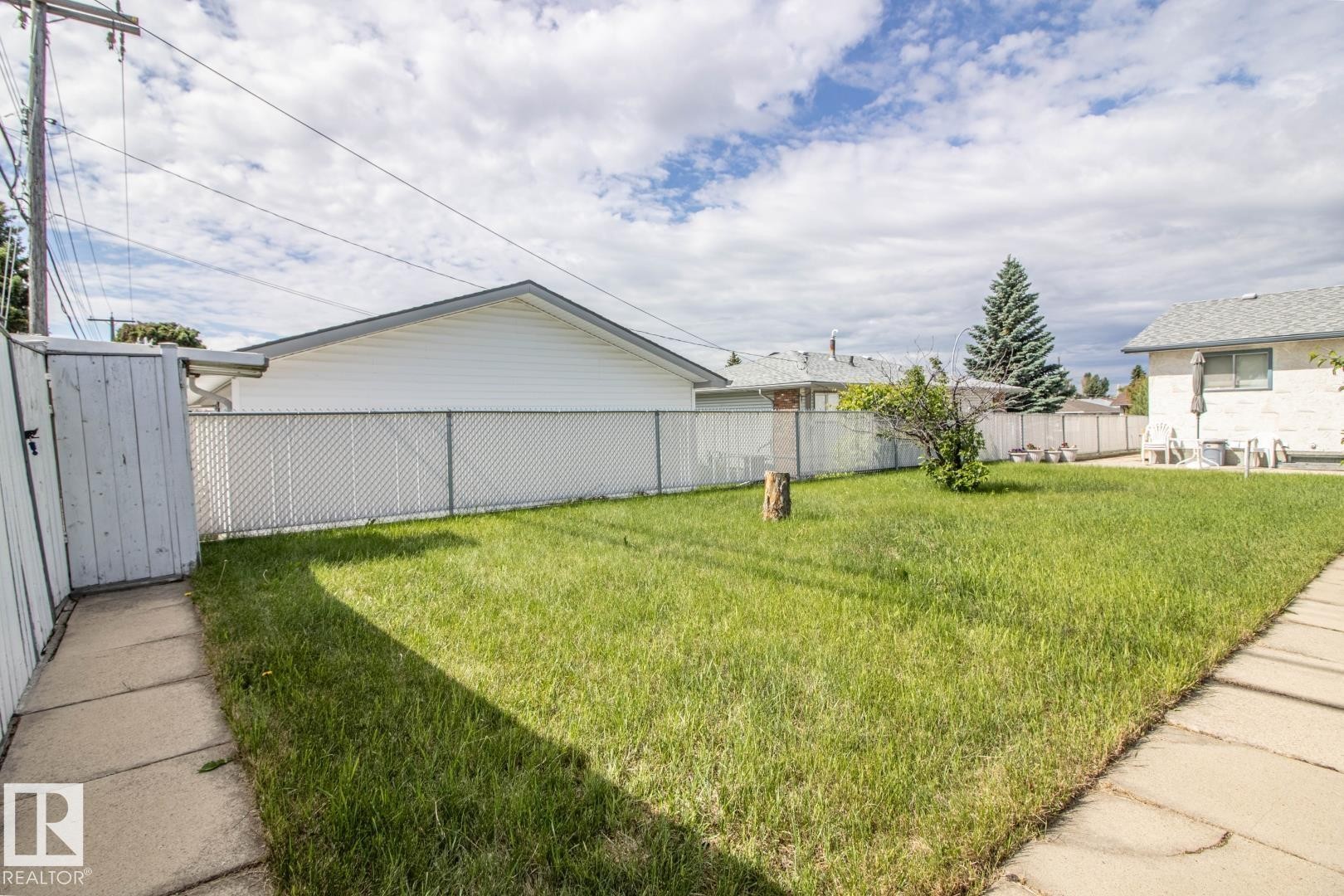












14107 58 Street NW

,
Edmonton,




AB
T5A 1N3

