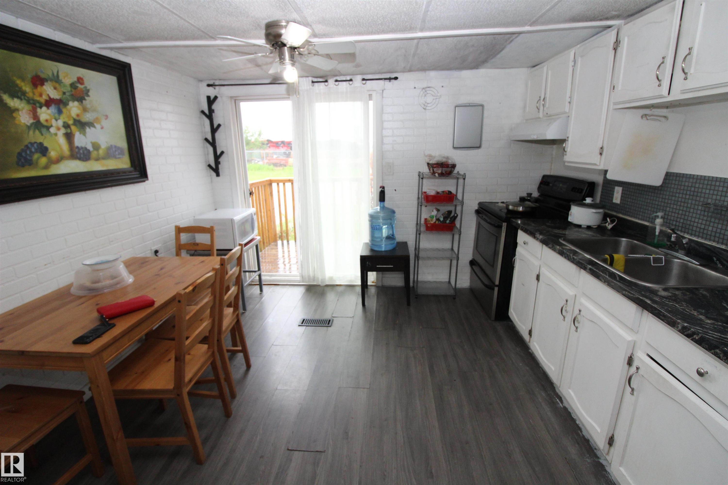 












12, 10808 101 Street 

,
Westlock,




AB
T7P 1H4

