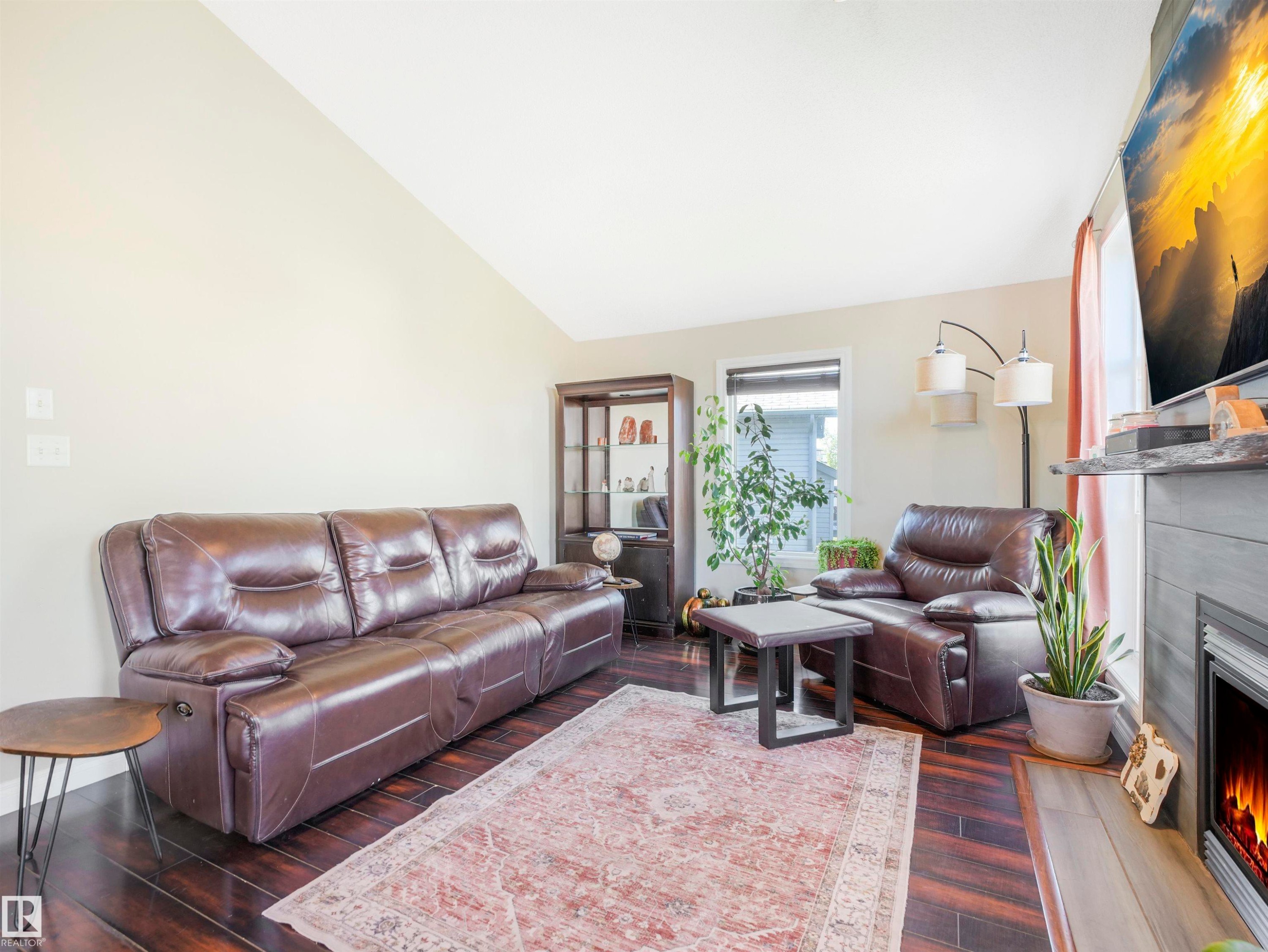 












4832 157 Avenue NW

,
Edmonton,




AB
T5Y 0B7

