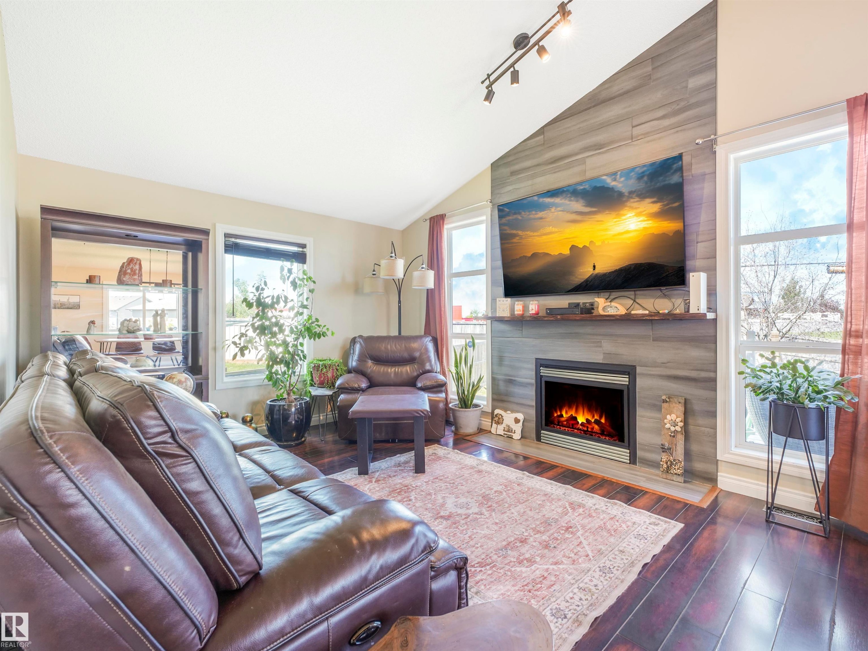 












4832 157 Avenue NW

,
Edmonton,




AB
T5Y 0B7

