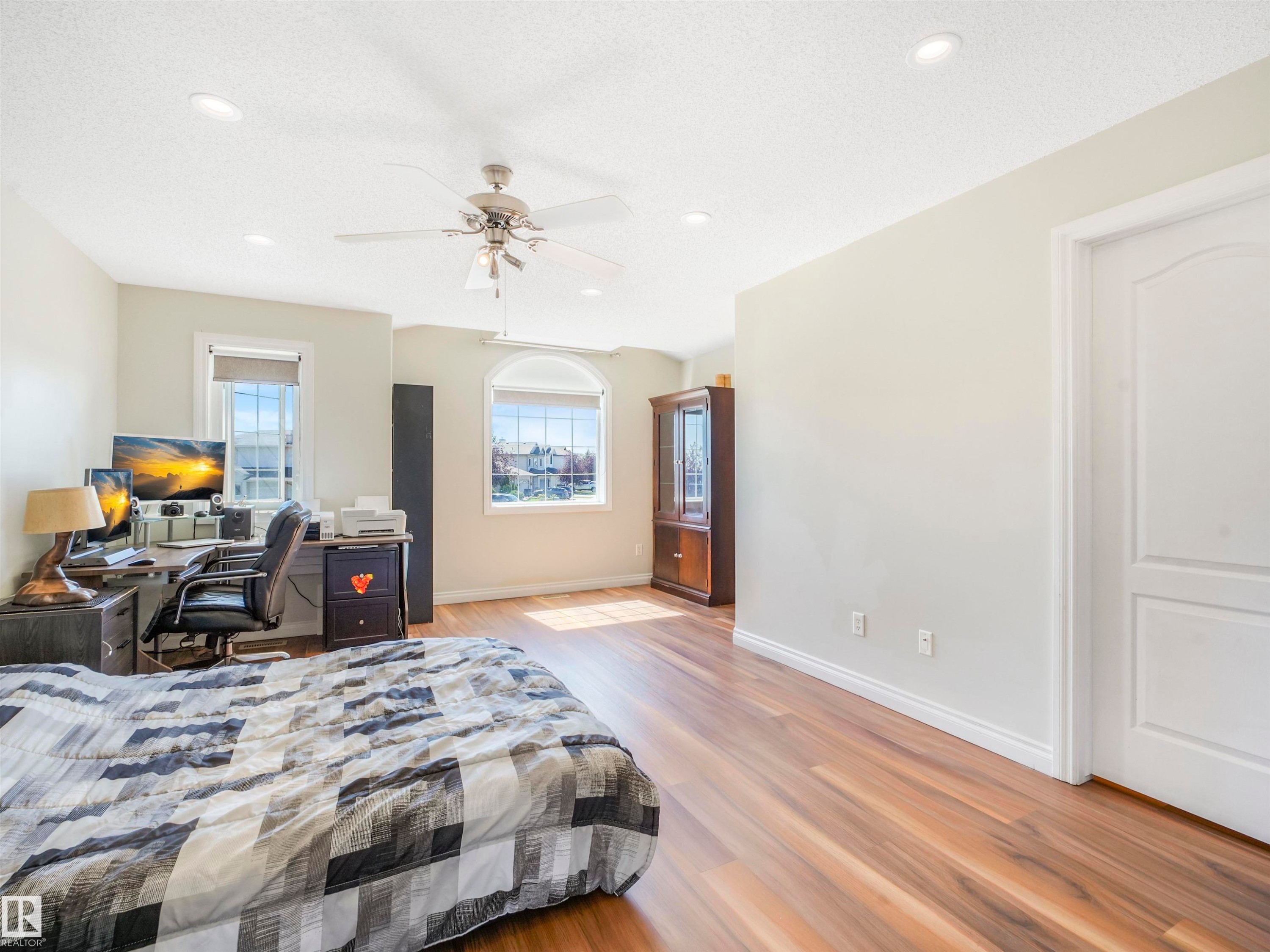 












4832 157 Avenue NW

,
Edmonton,




AB
T5Y 0B7

