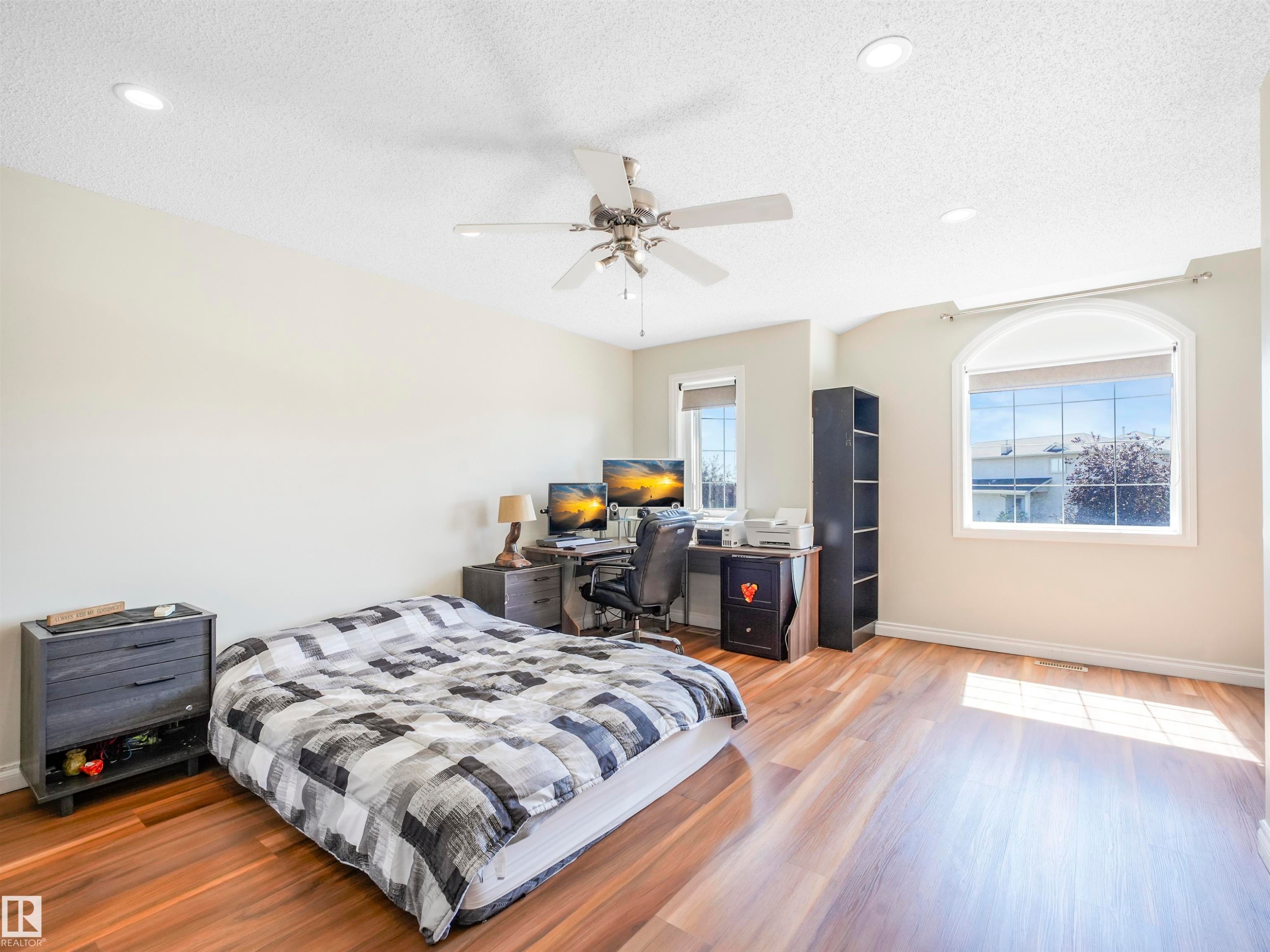 












4832 157 Avenue NW

,
Edmonton,




AB
T5Y 0B7


