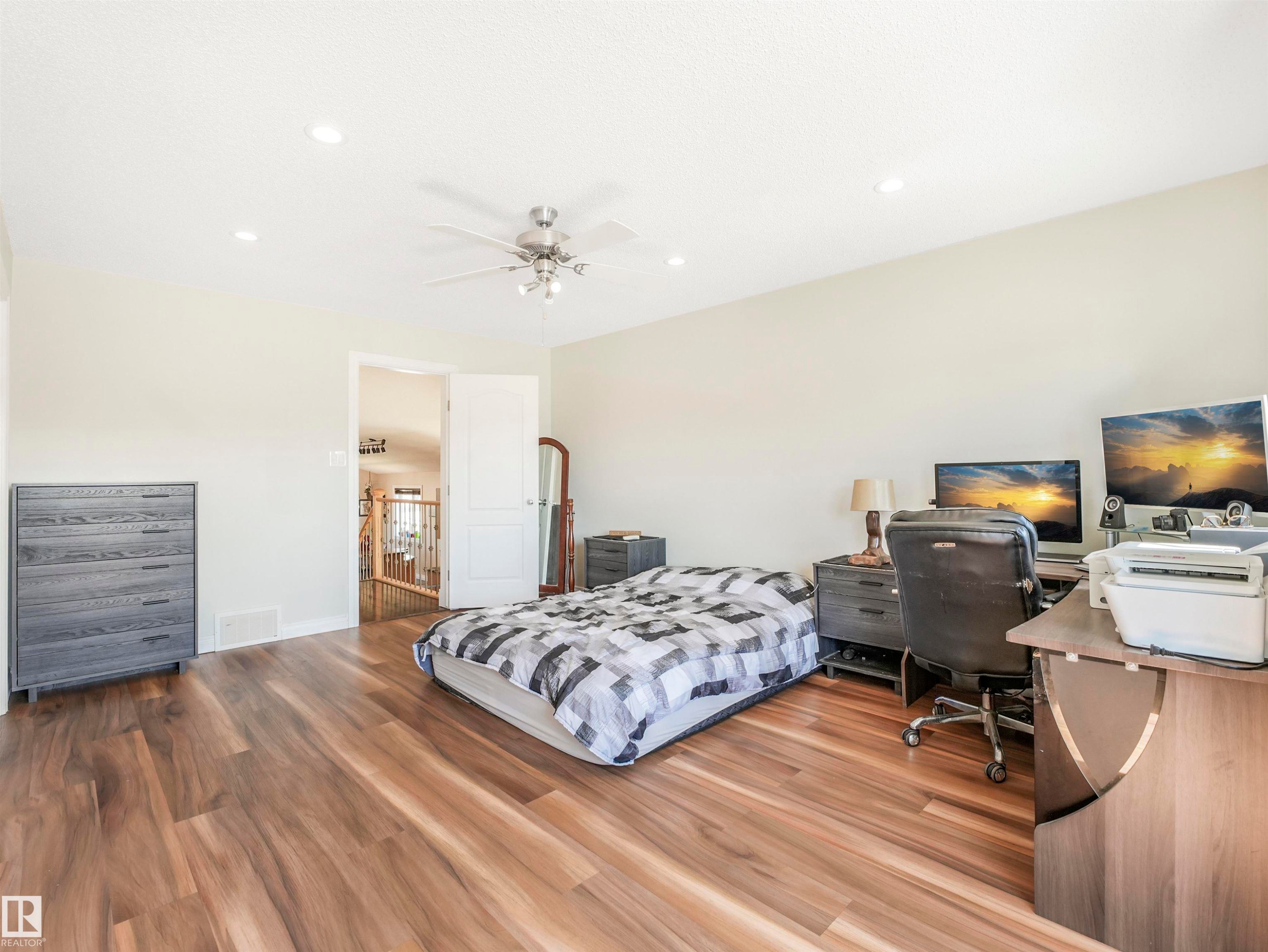 












4832 157 Avenue NW

,
Edmonton,




AB
T5Y 0B7

