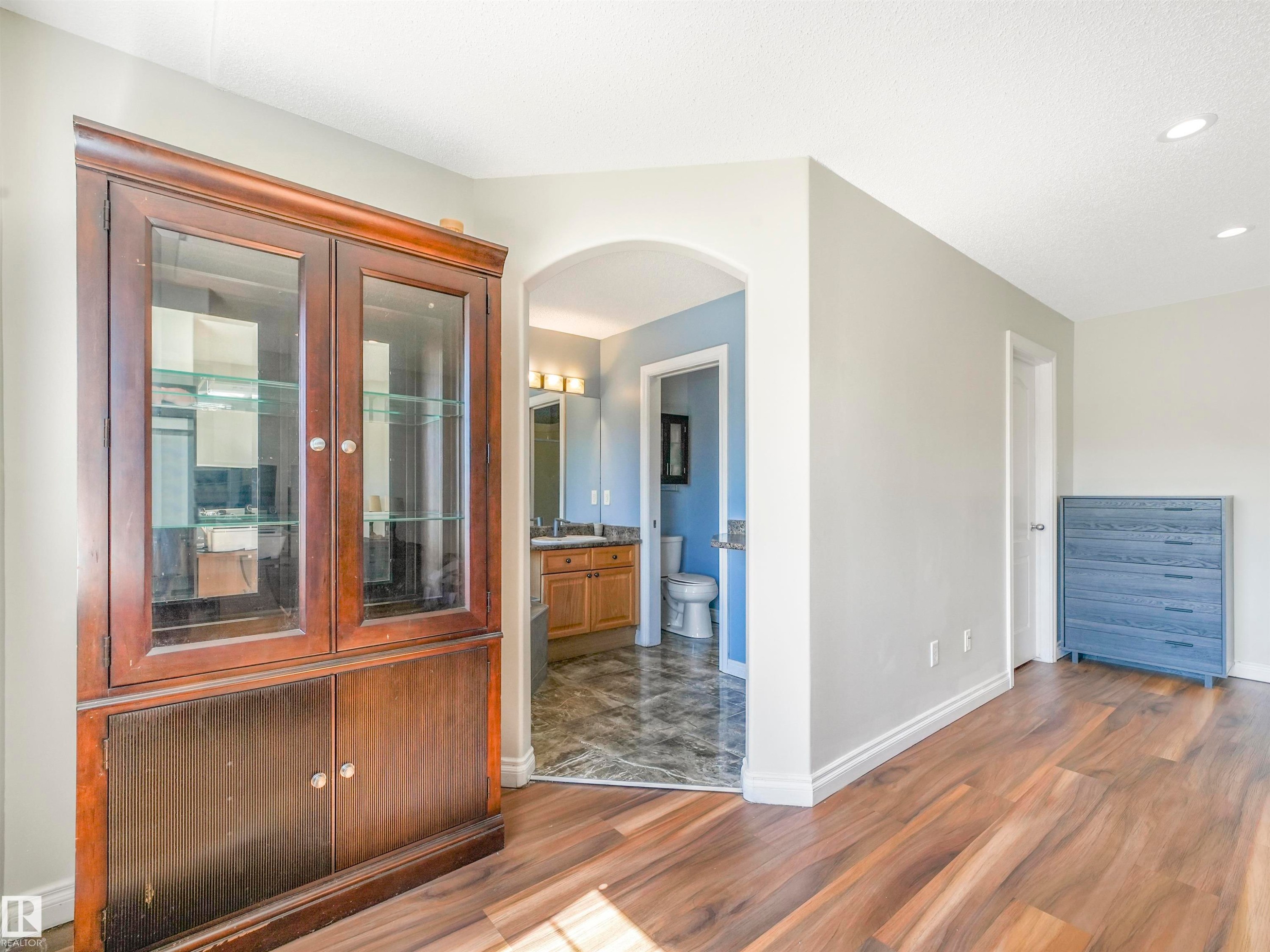 












4832 157 Avenue NW

,
Edmonton,




AB
T5Y 0B7

