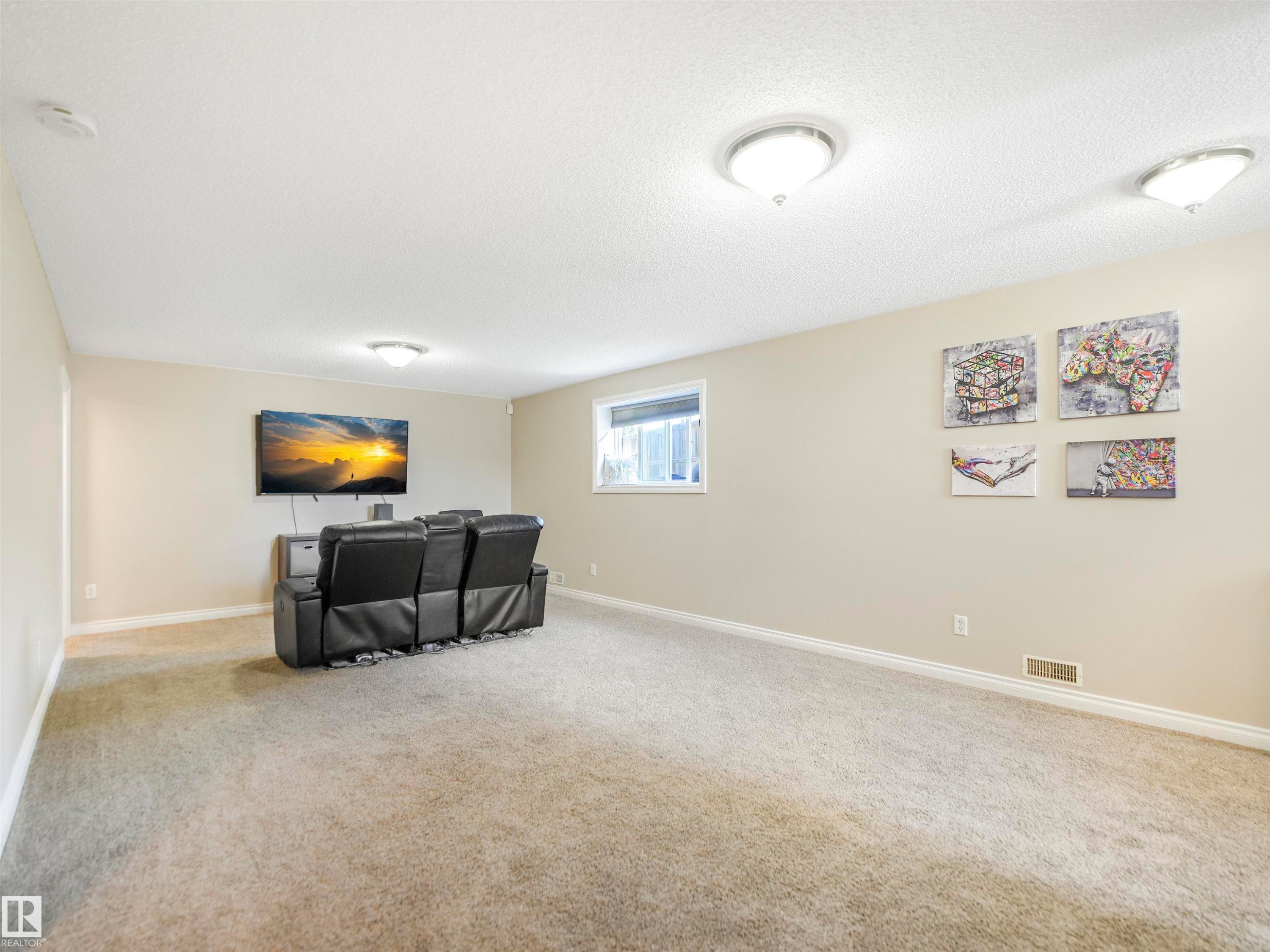 












4832 157 Avenue NW

,
Edmonton,




AB
T5Y 0B7

