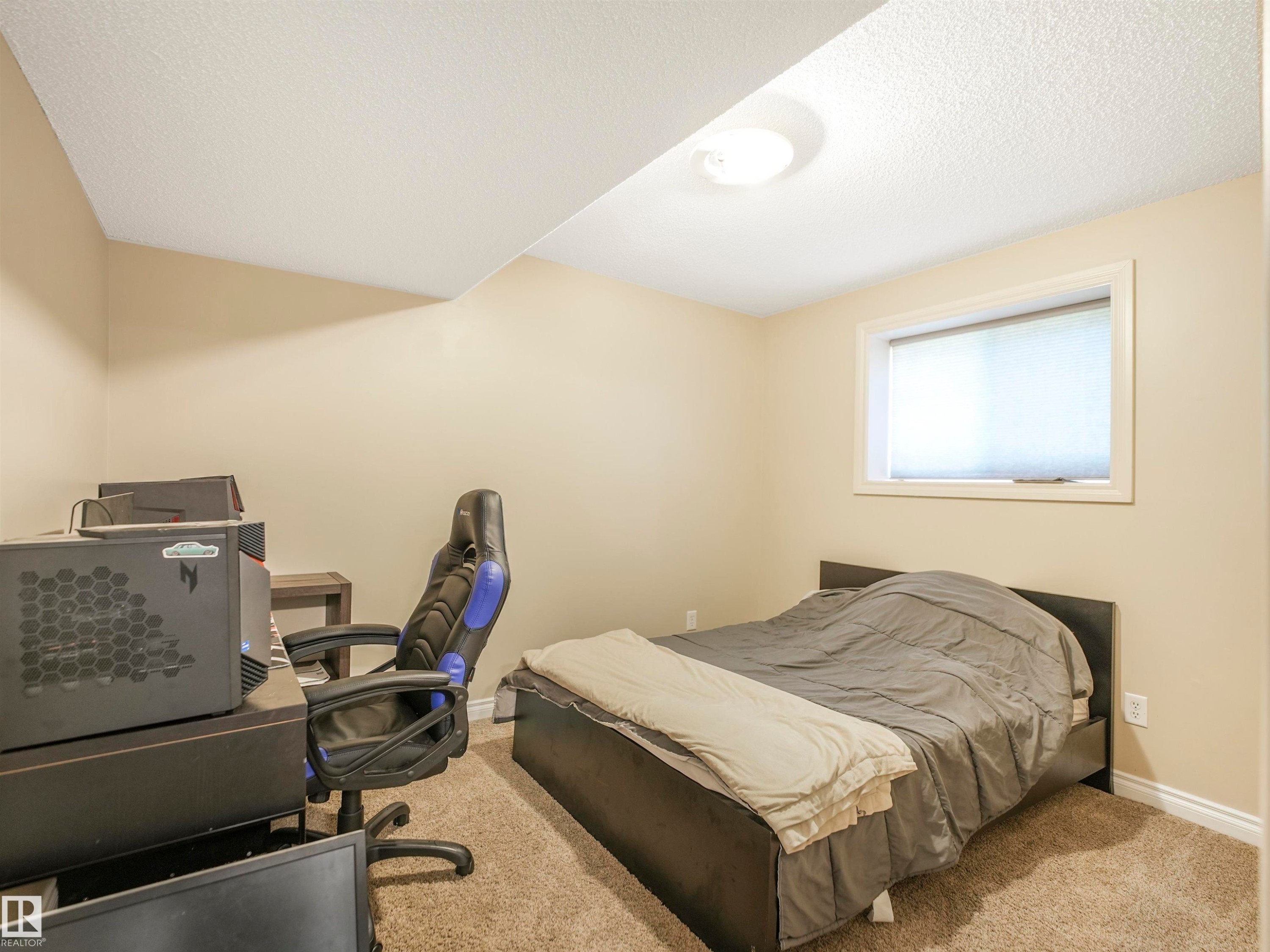 












4832 157 Avenue NW

,
Edmonton,




AB
T5Y 0B7


