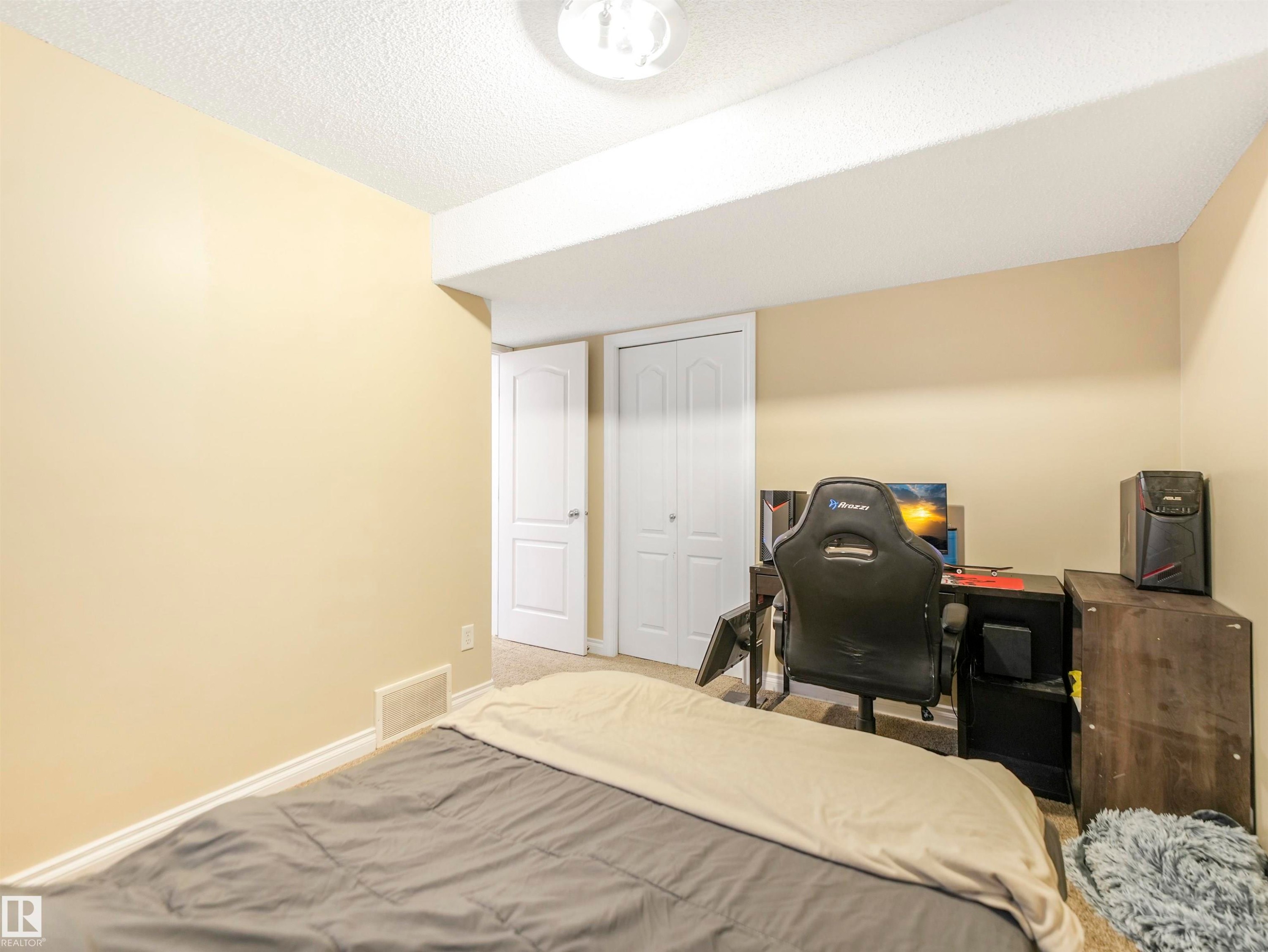 












4832 157 Avenue NW

,
Edmonton,




AB
T5Y 0B7

