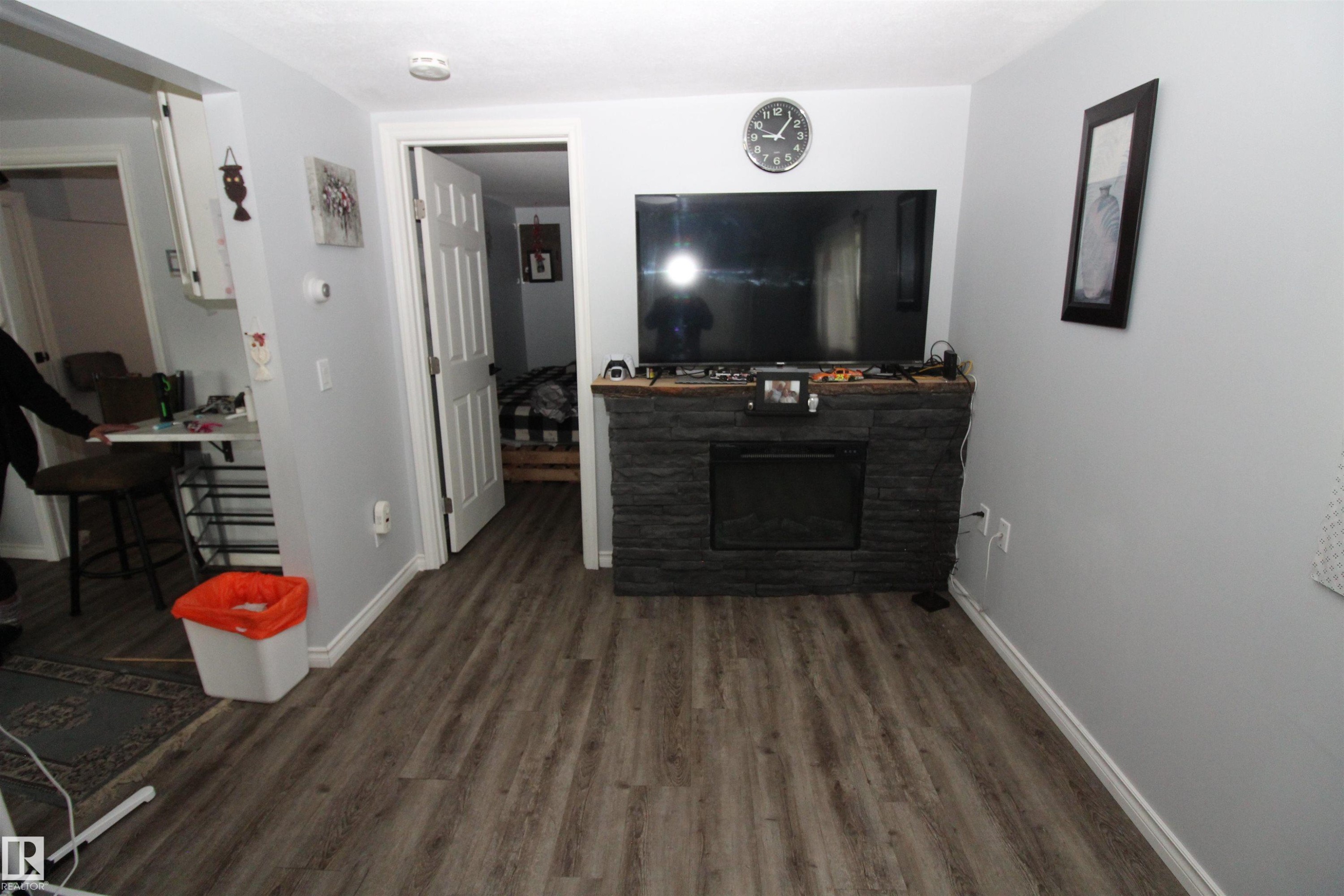 












5404 52 Street 

,
Clyde,




AB
T0G 0P0

