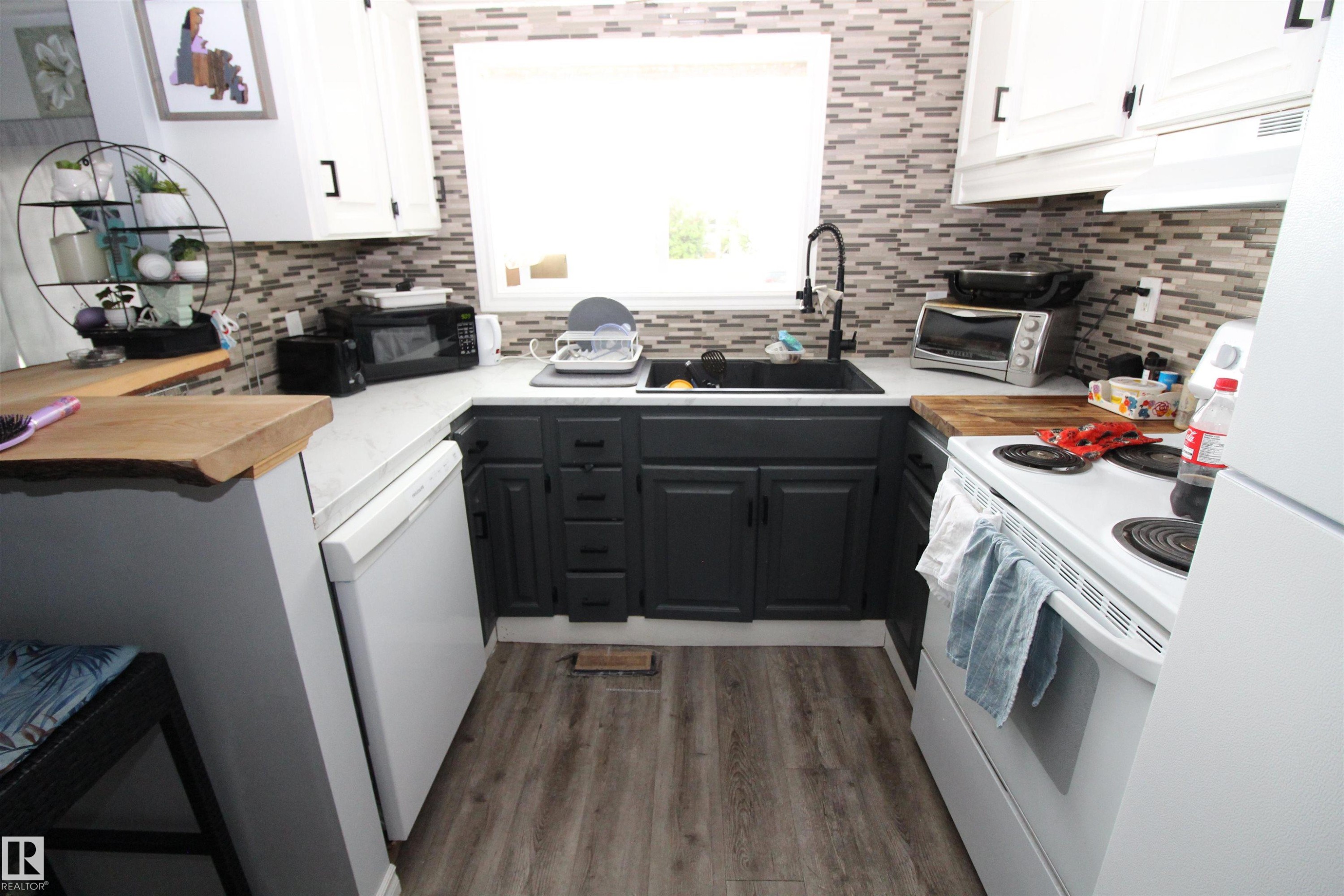 












5404 52 Street 

,
Clyde,




AB
T0G 0P0

