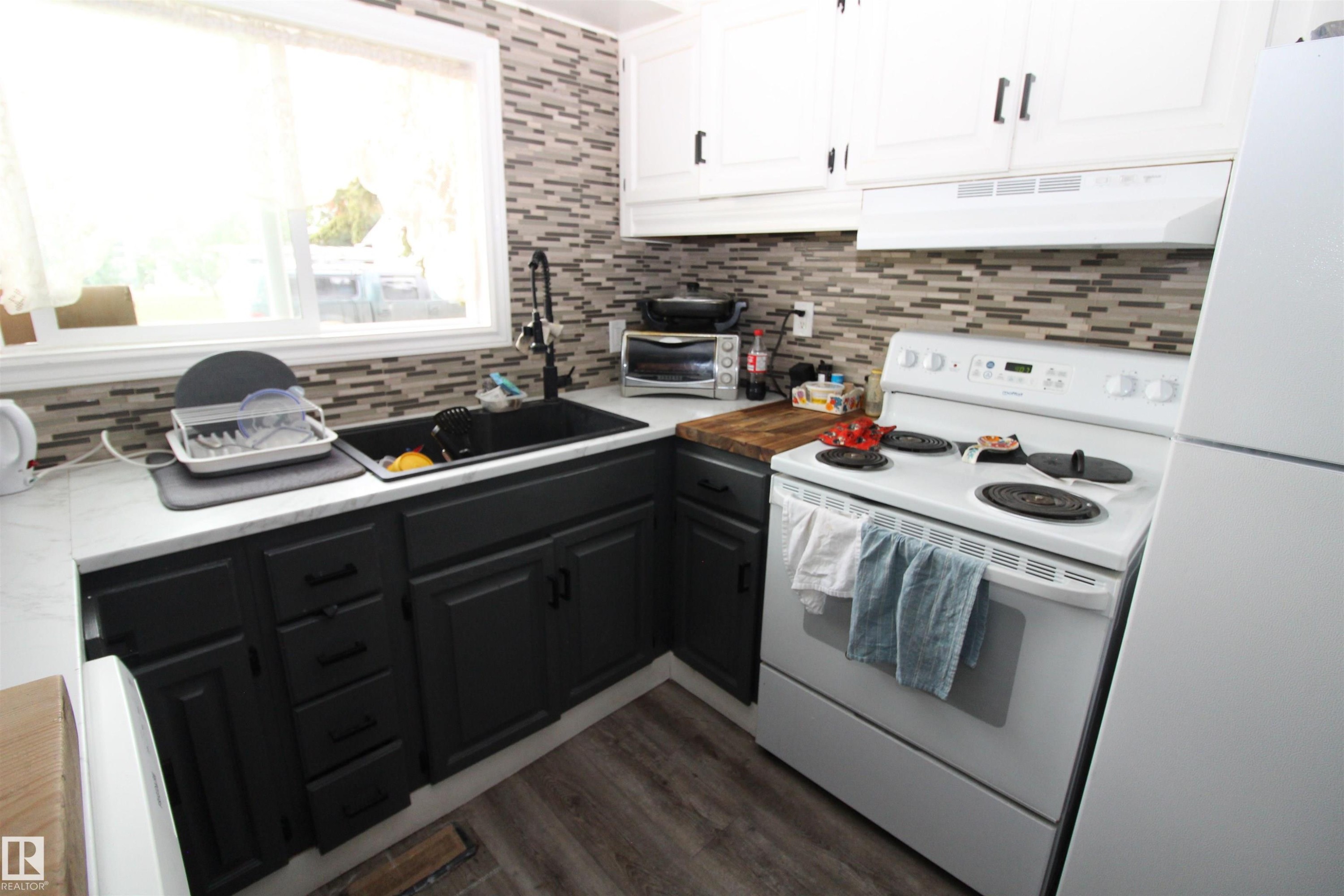 












5404 52 Street 

,
Clyde,




AB
T0G 0P0

