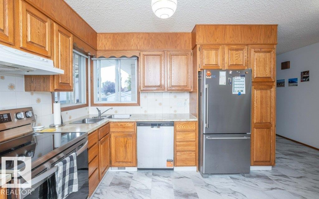 












10729 108A Avenue 

,
Westlock,




AB
T7P 1C5

