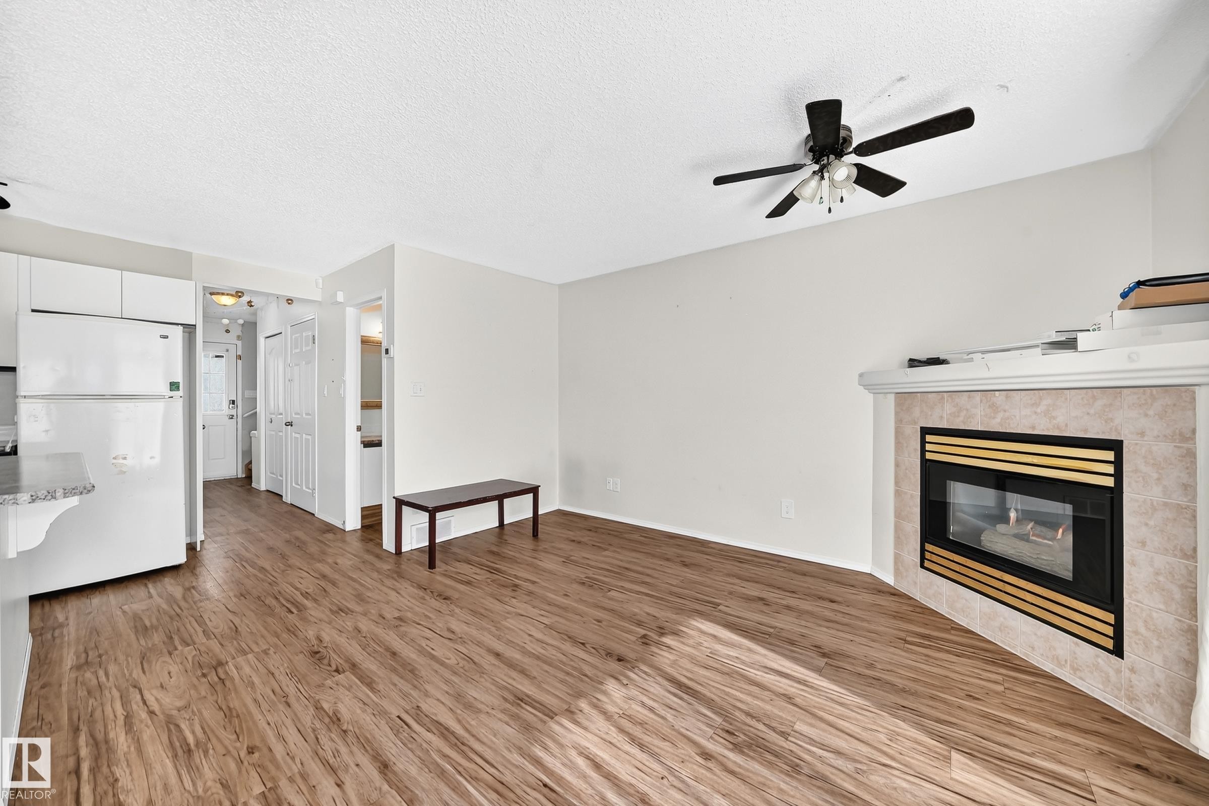 












#30 300 HOOPER CR NW

,
Edmonton,




AB
T5A 5B3

