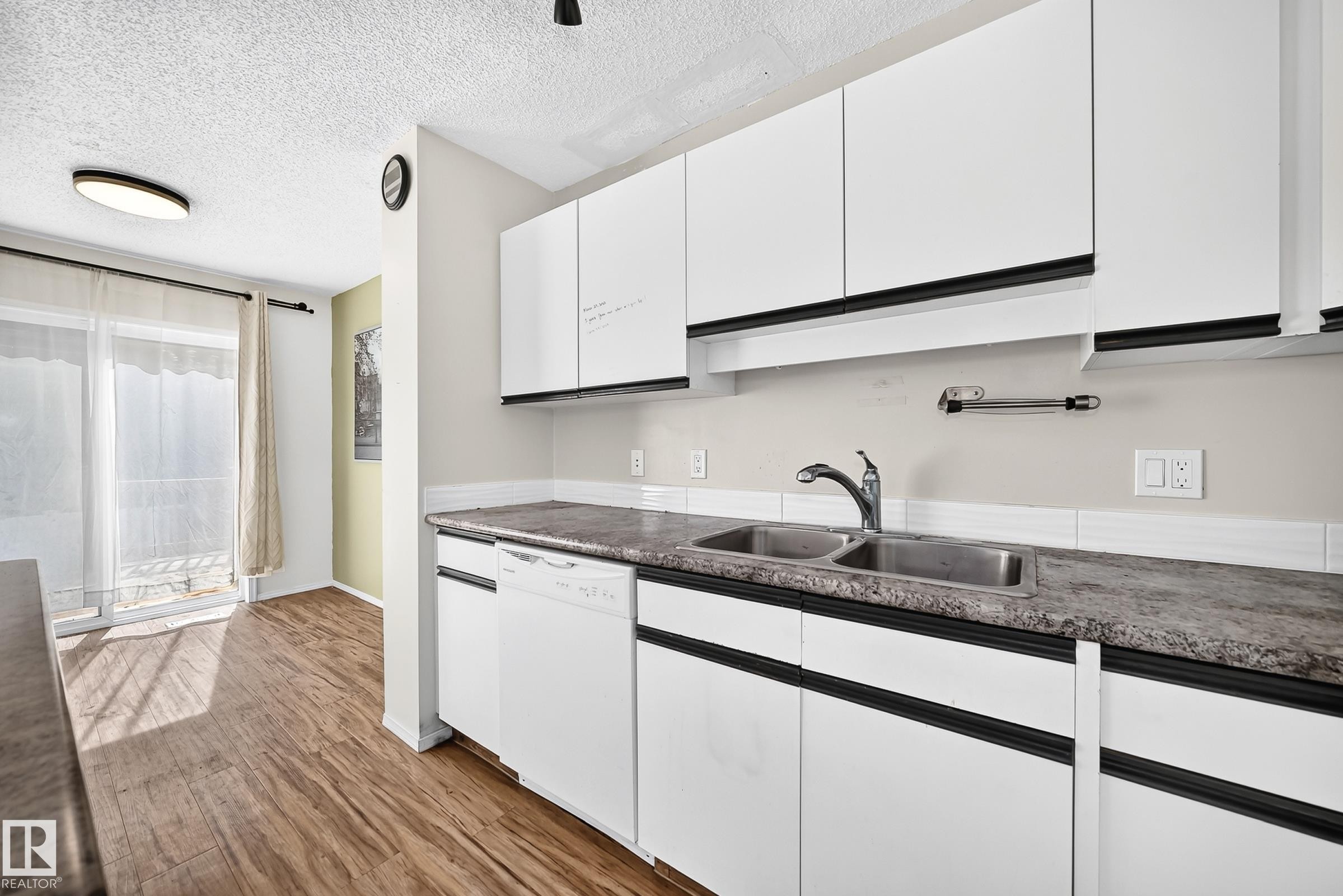 












#30 300 HOOPER CR NW

,
Edmonton,




AB
T5A 5B3

