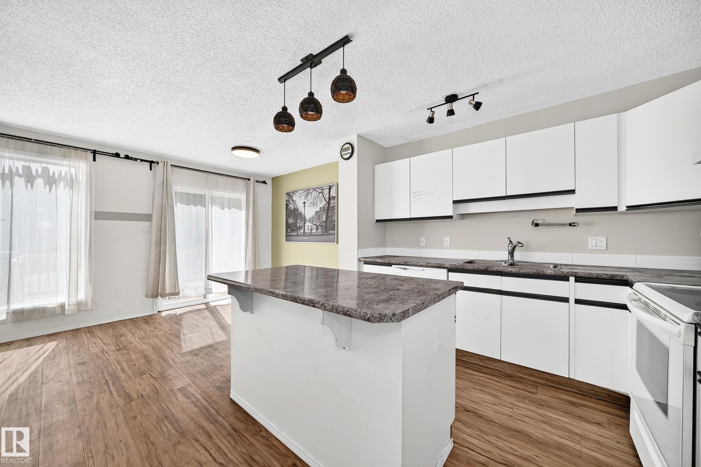 












#30 300 HOOPER CR NW

,
Edmonton,




AB
T5A 5B3

