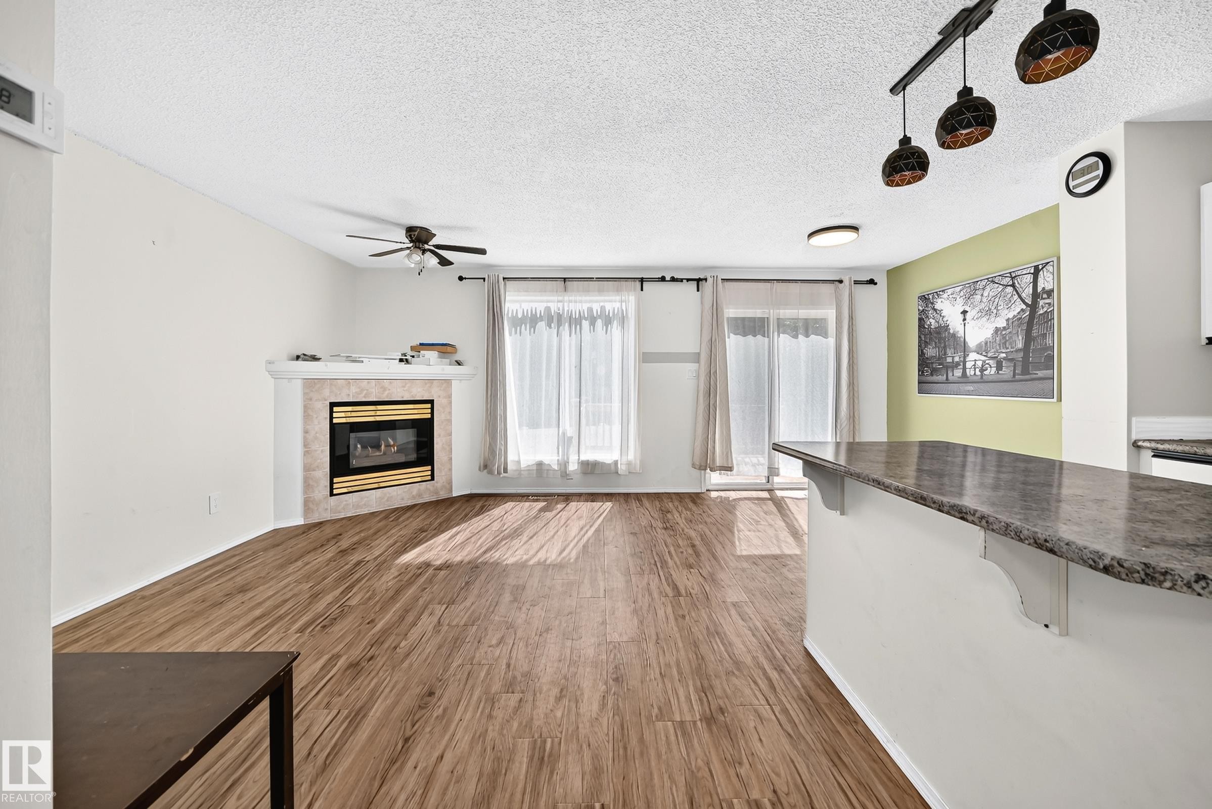












#30 300 HOOPER CR NW

,
Edmonton,




AB
T5A 5B3

