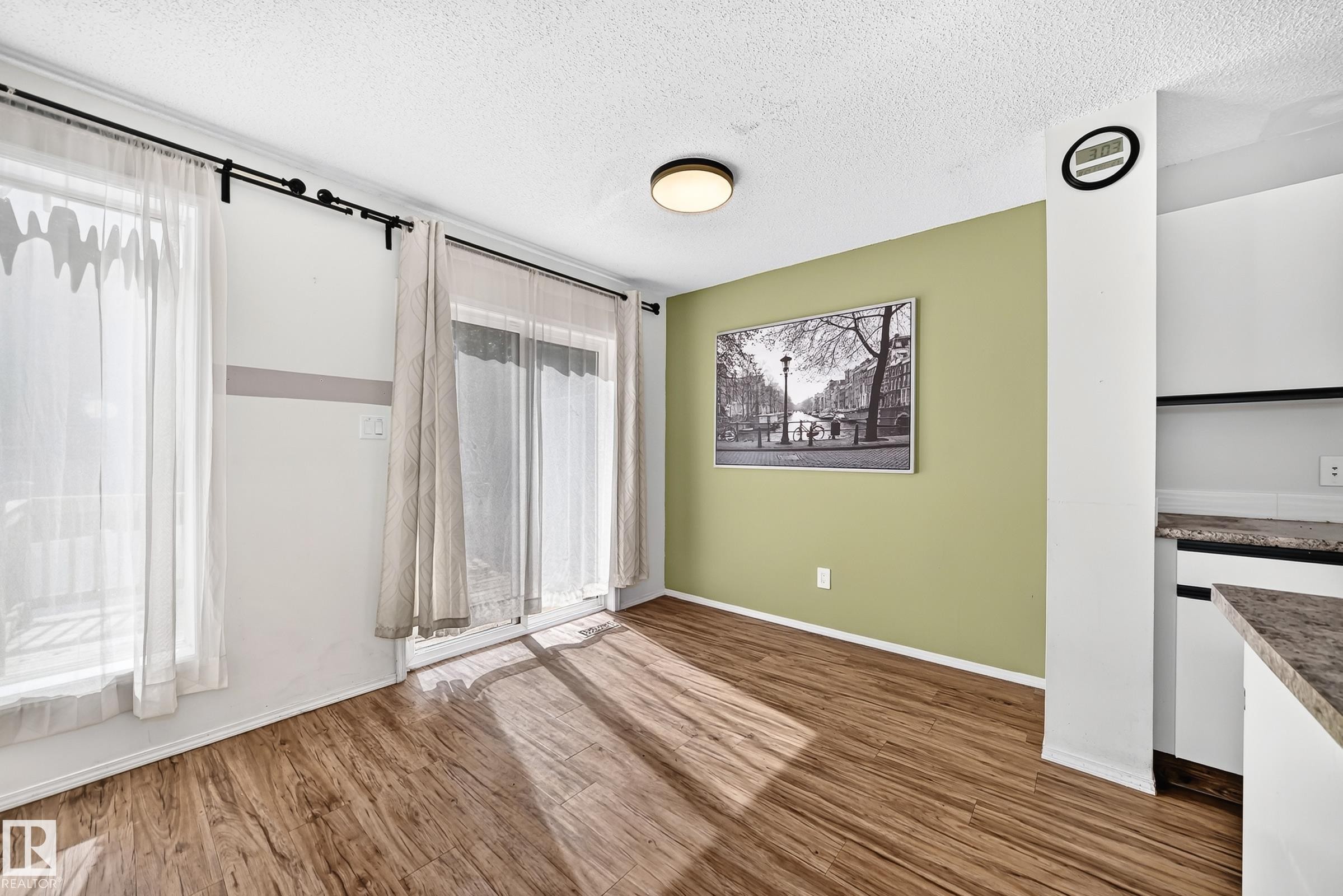 












#30 300 HOOPER CR NW

,
Edmonton,




AB
T5A 5B3

