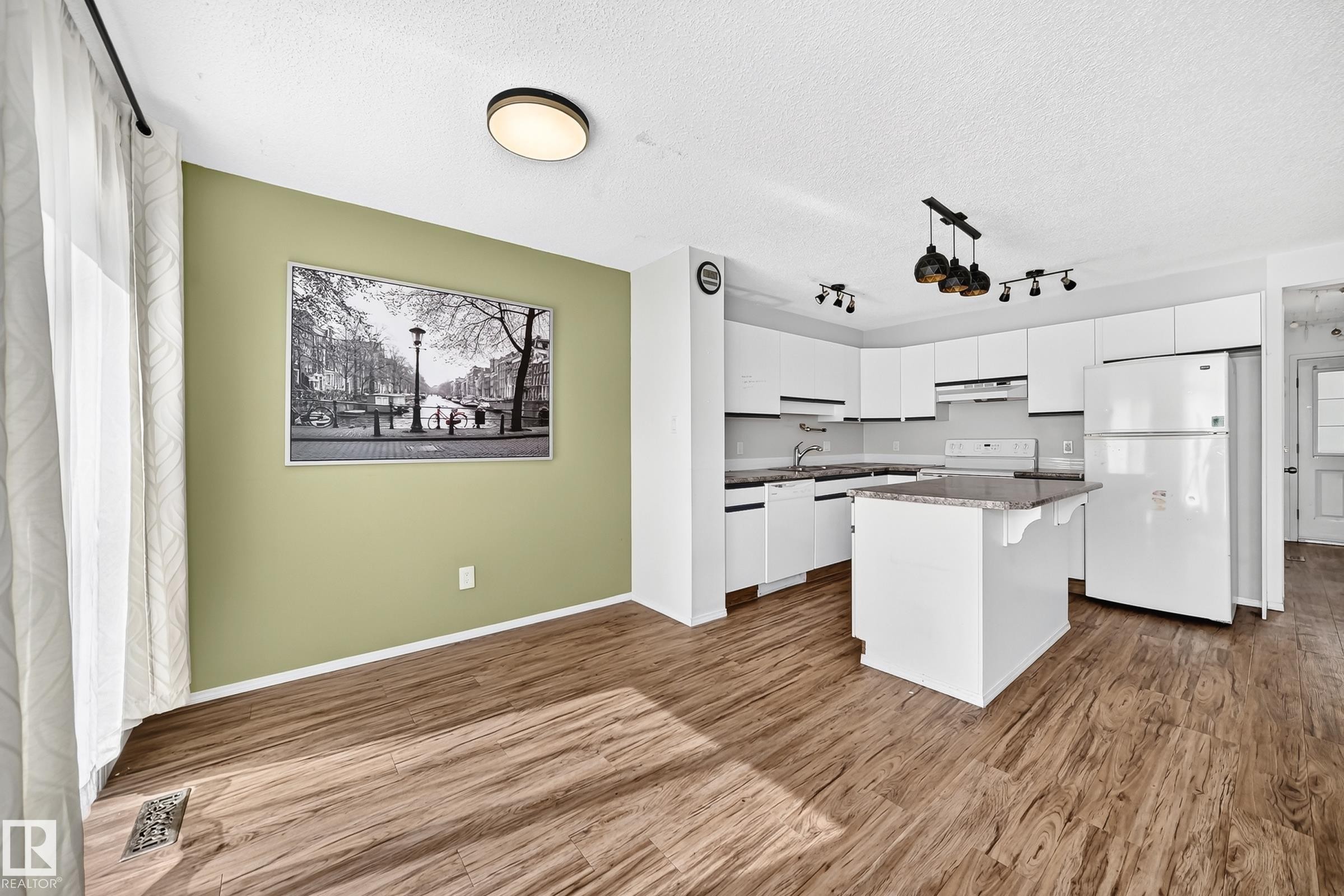 












#30 300 HOOPER CR NW

,
Edmonton,




AB
T5A 5B3

