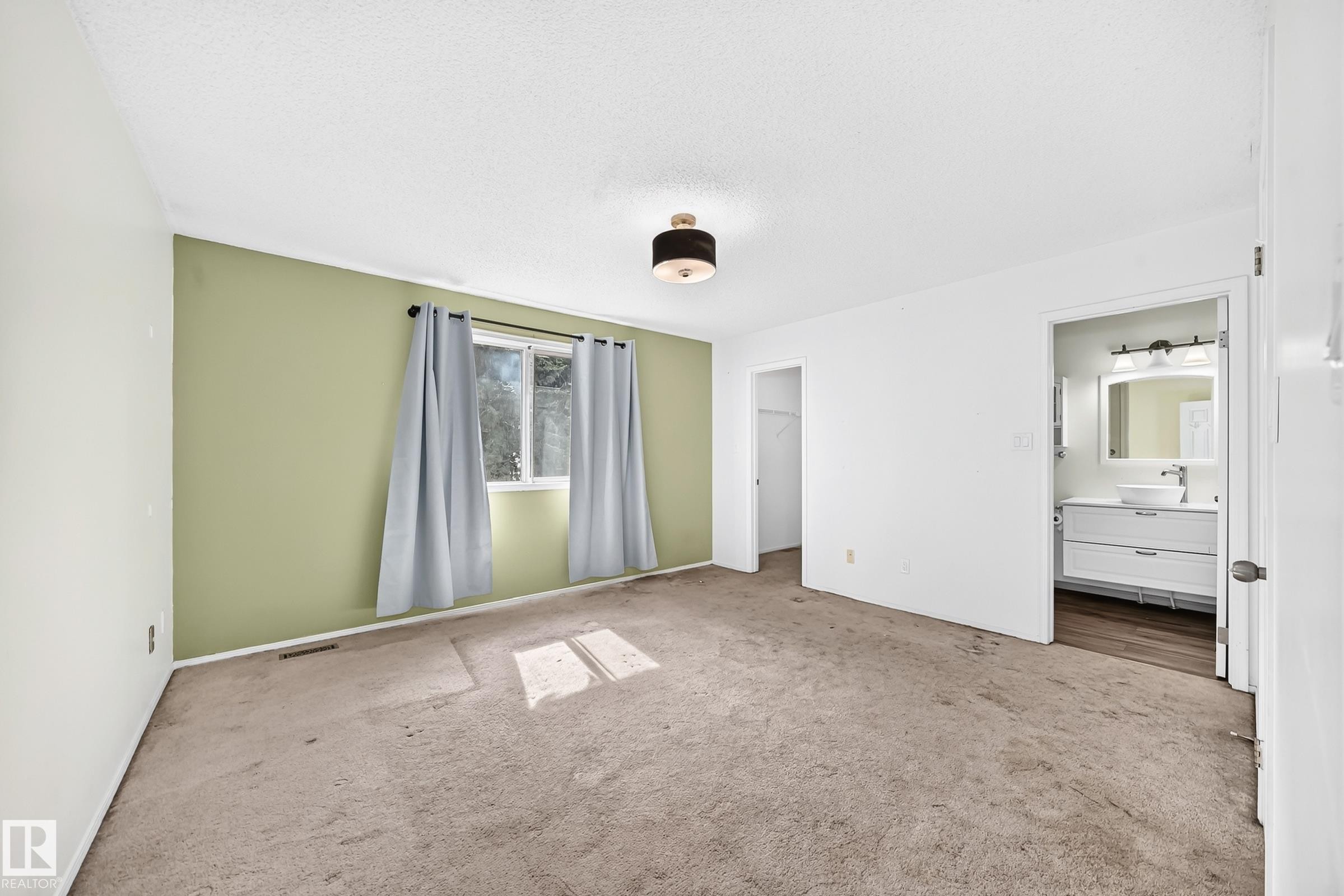 












#30 300 HOOPER CR NW

,
Edmonton,




AB
T5A 5B3

