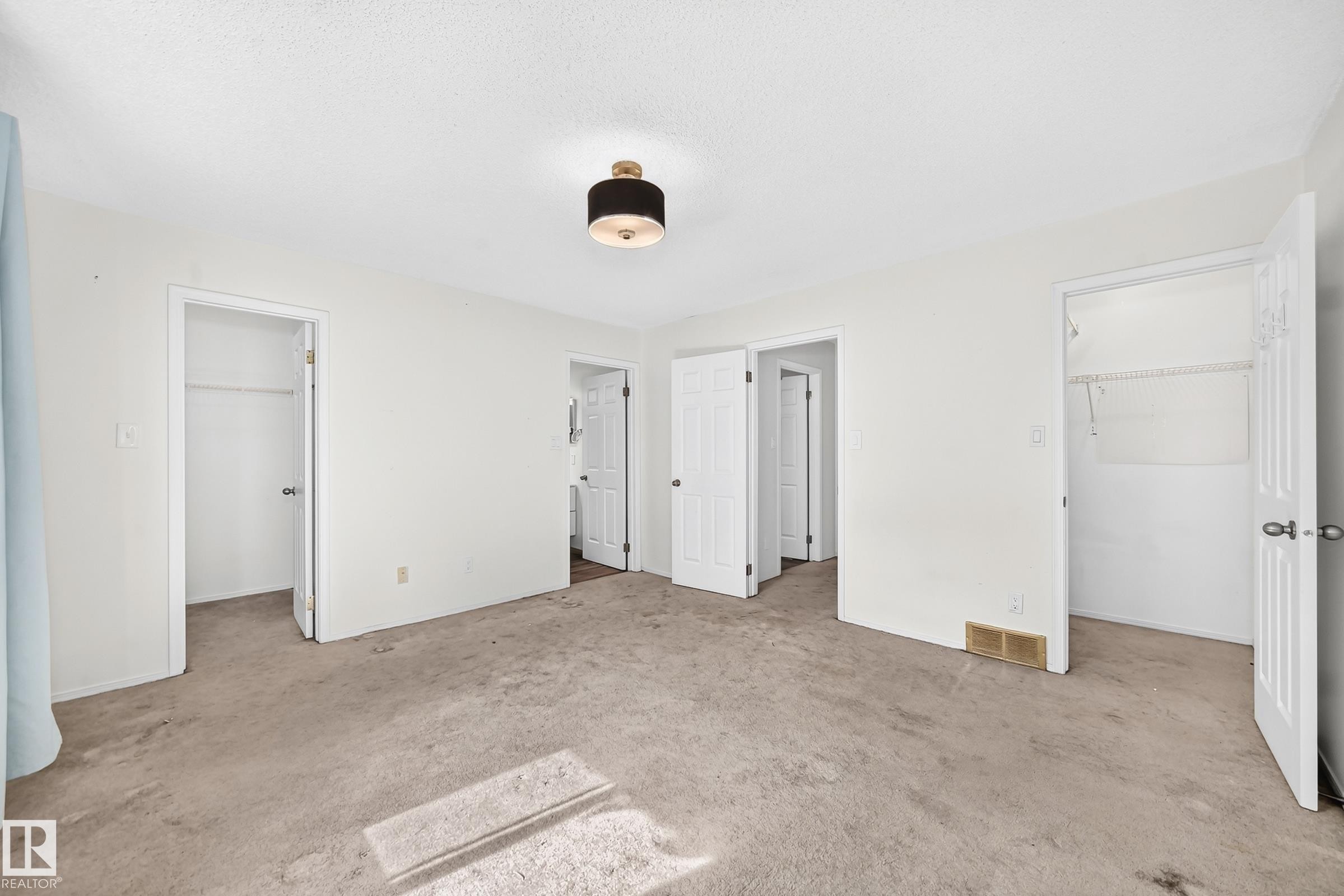 












#30 300 HOOPER CR NW

,
Edmonton,




AB
T5A 5B3

