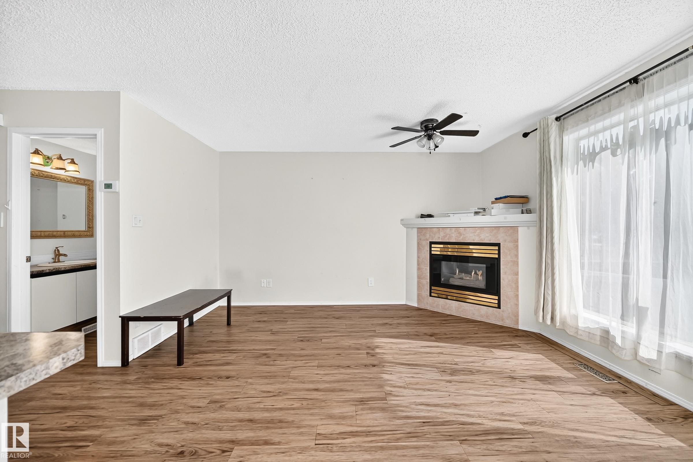 












#30 300 HOOPER CR NW

,
Edmonton,




AB
T5A 5B3

