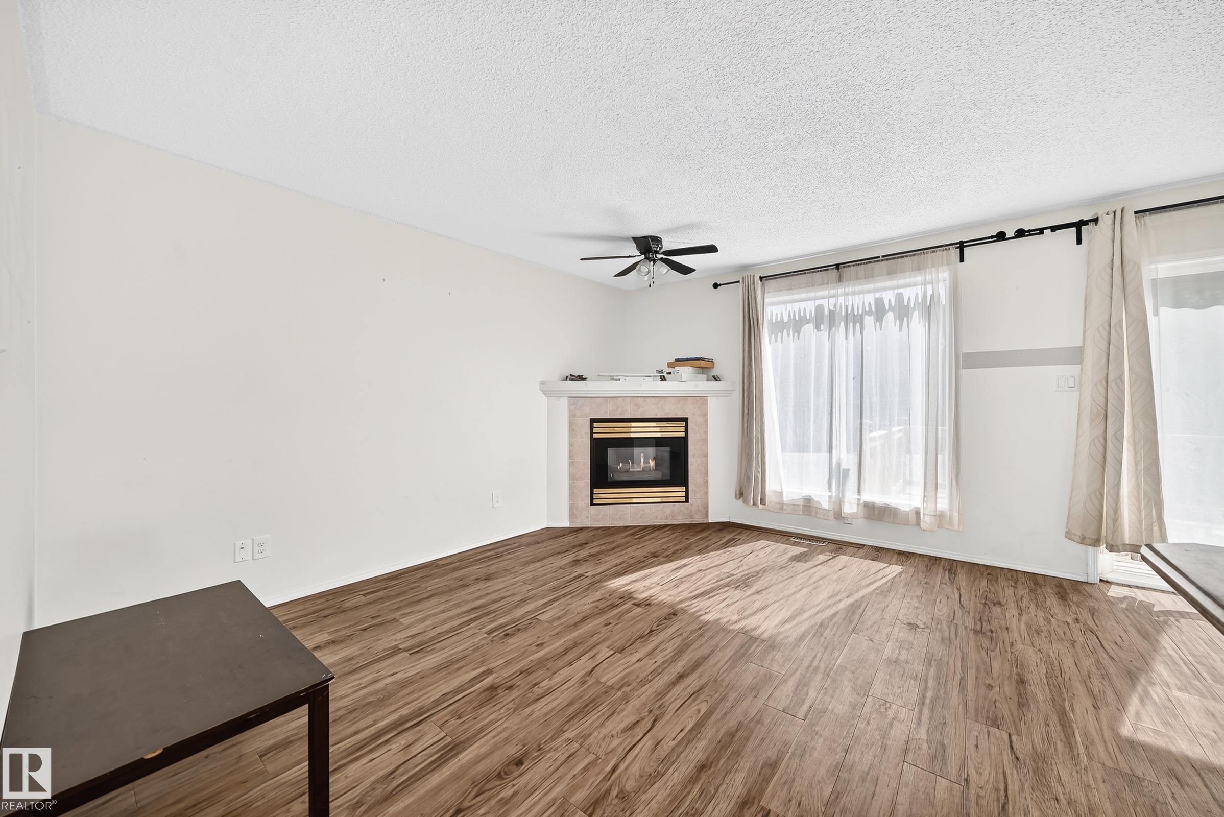 












#30 300 HOOPER CR NW

,
Edmonton,




AB
T5A 5B3

