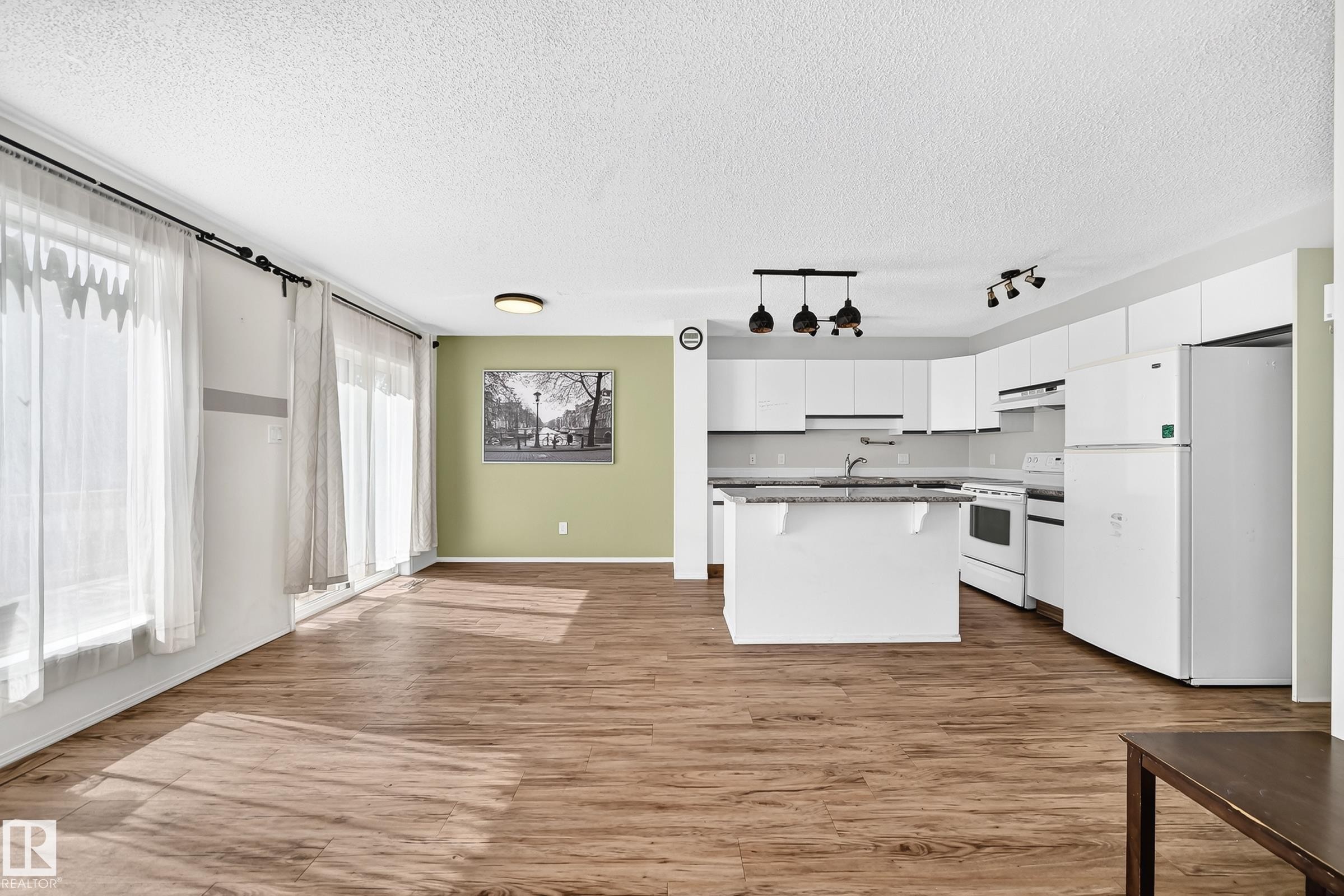 












#30 300 HOOPER CR NW

,
Edmonton,




AB
T5A 5B3

