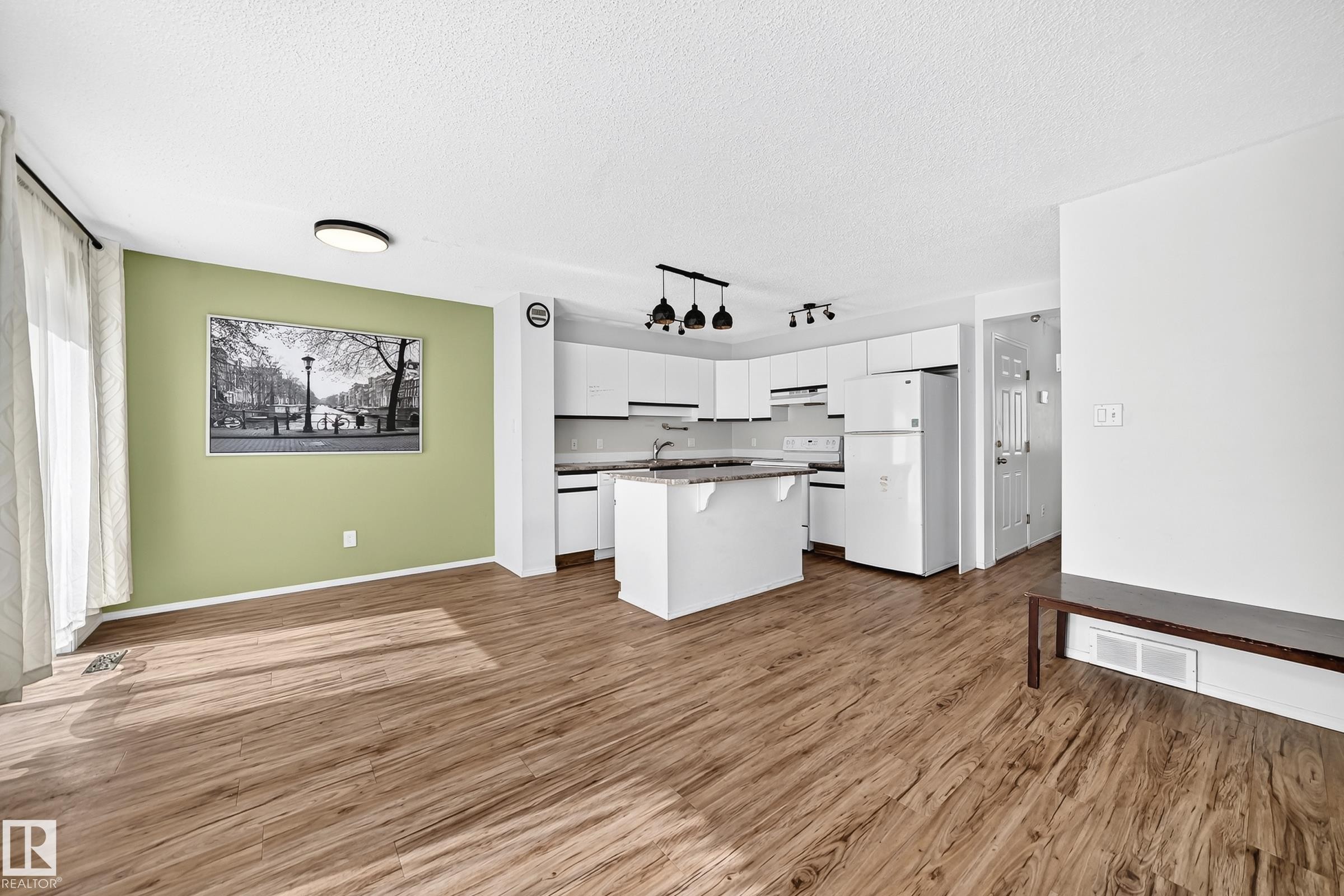 












#30 300 HOOPER CR NW

,
Edmonton,




AB
T5A 5B3

