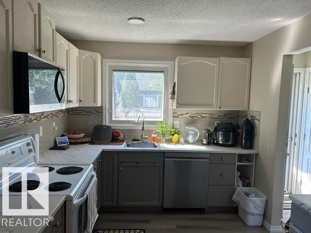 












32 Belmead GD NW

,
Edmonton,




AB
T5T 1J1


